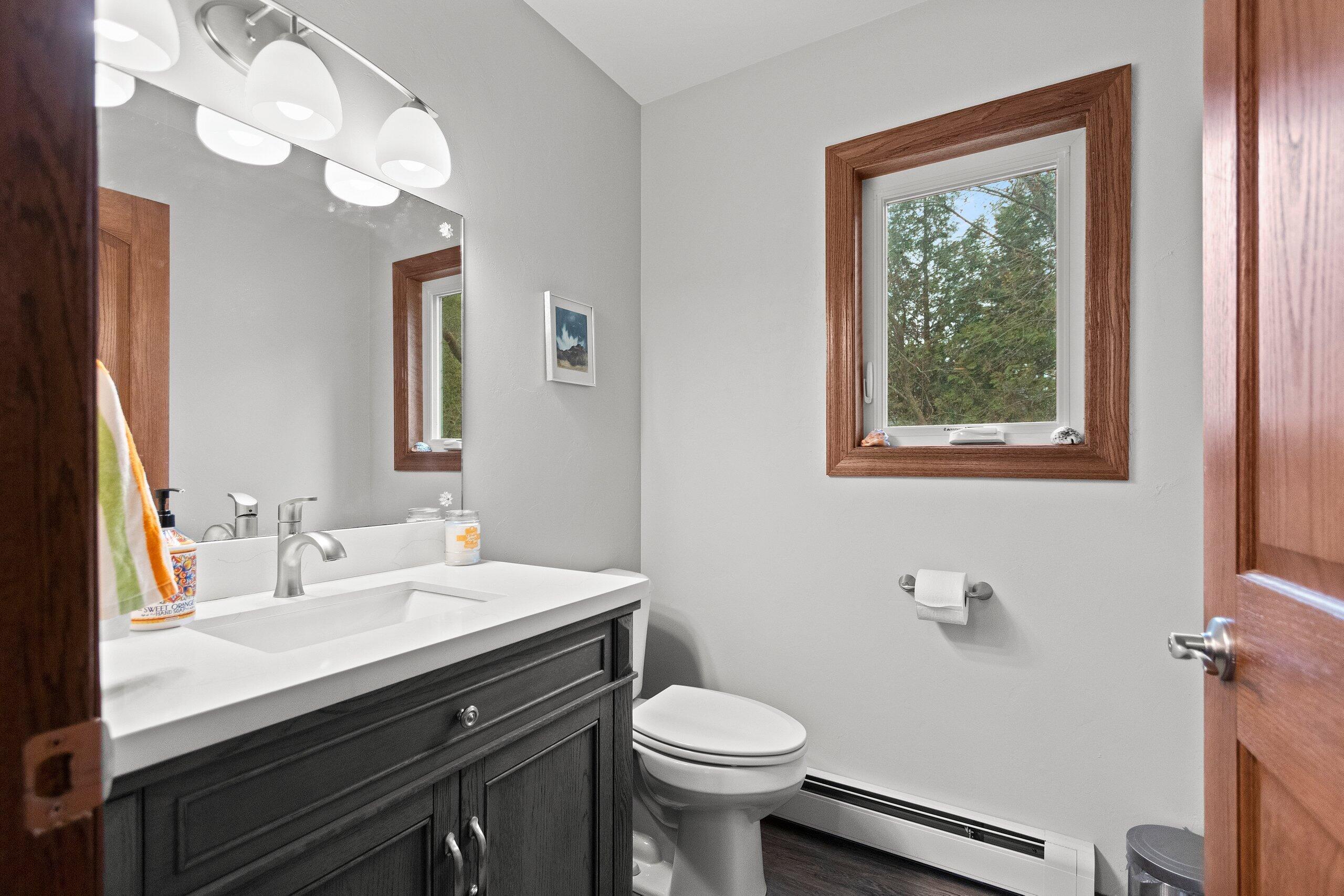 Wisconsin Lake Home for sale (MLS#: 1917083) at 1020  Lakeview Dr, in Algoma, Wisconsin. (33 of 67)