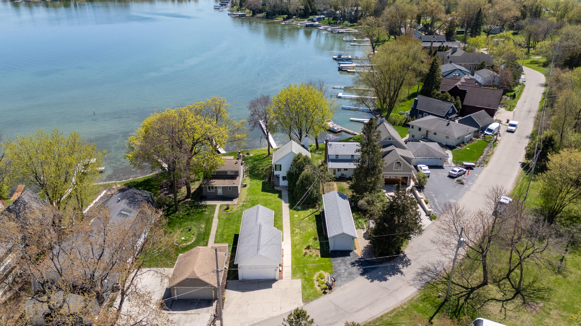 Wisconsin Lake Home for sale (MLS#: 1917393) at 5656 W Lake Dr, in West Bend, Wisconsin. (15 of 39)