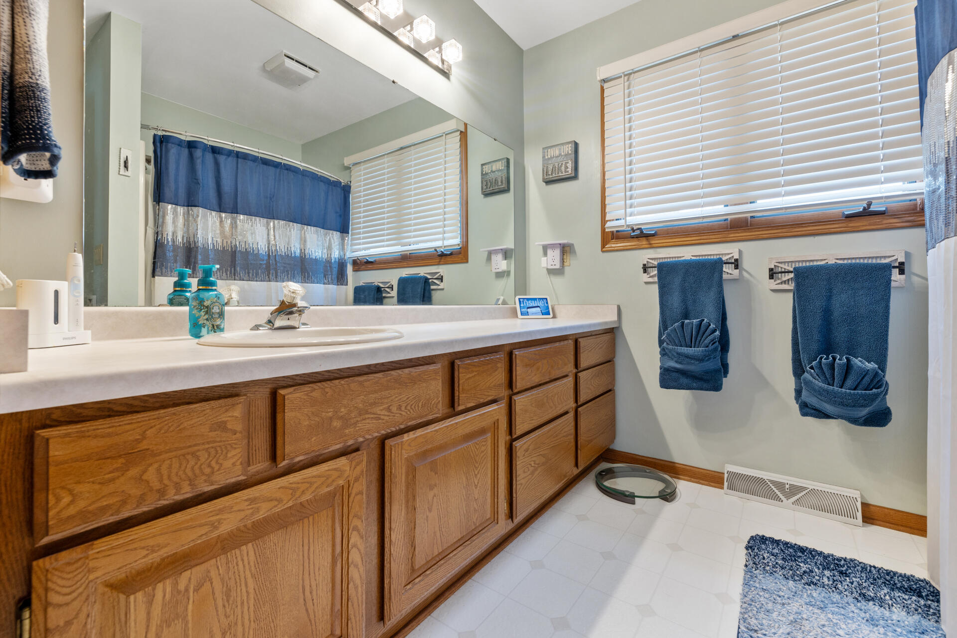 Wisconsin Lake Home for sale (MLS#: 1917393) at 5656 W Lake Dr, in West Bend, Wisconsin. (30 of 39)