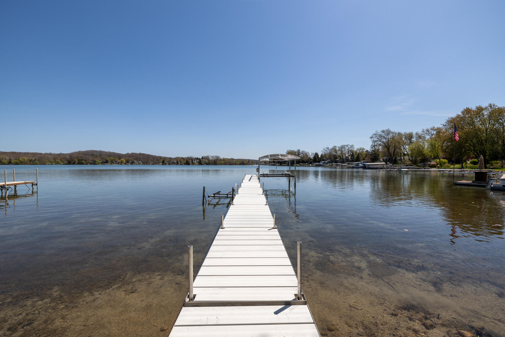 Wisconsin Lake Home for sale (MLS#: 1917393) at 5656 W Lake Dr, in West Bend, Wisconsin. (10 of 39)