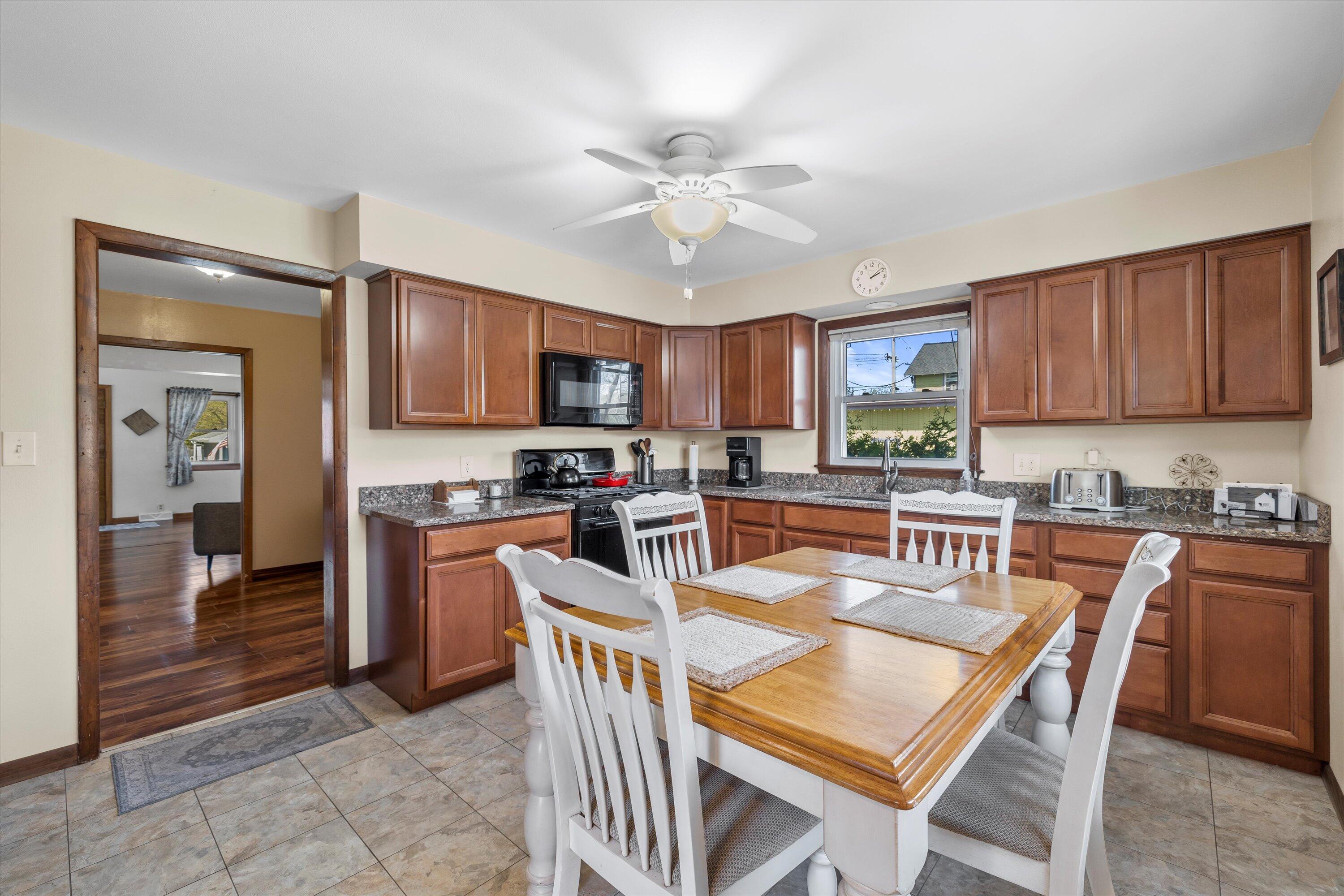 Wisconsin Lake Home for sale (MLS#: 1917592) at 1542  3rd St, in Delafield, Wisconsin. (15 of 34)