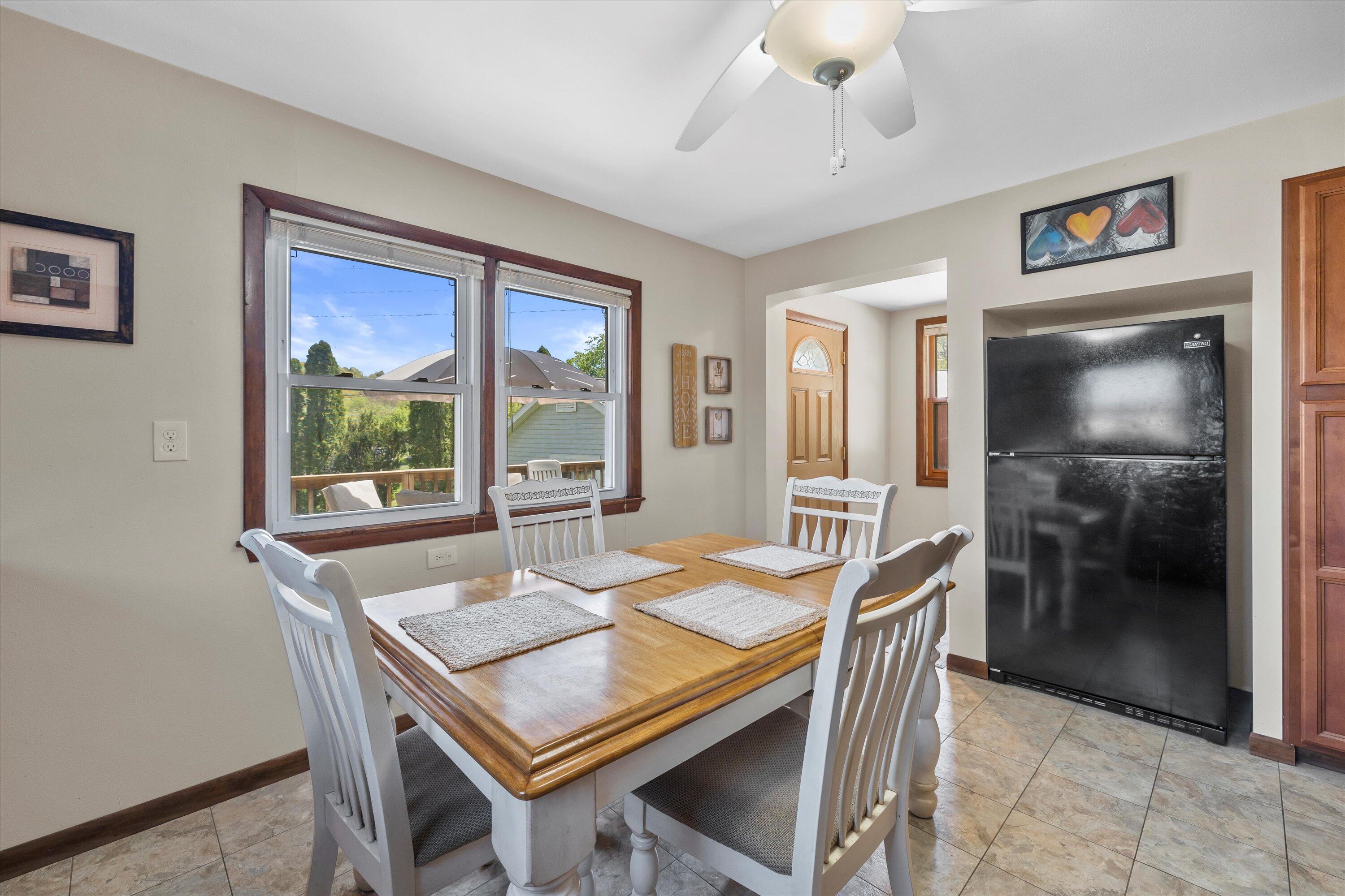 Wisconsin Lake Home for sale (MLS#: 1917592) at 1542  3rd St, in Delafield, Wisconsin. (16 of 34)