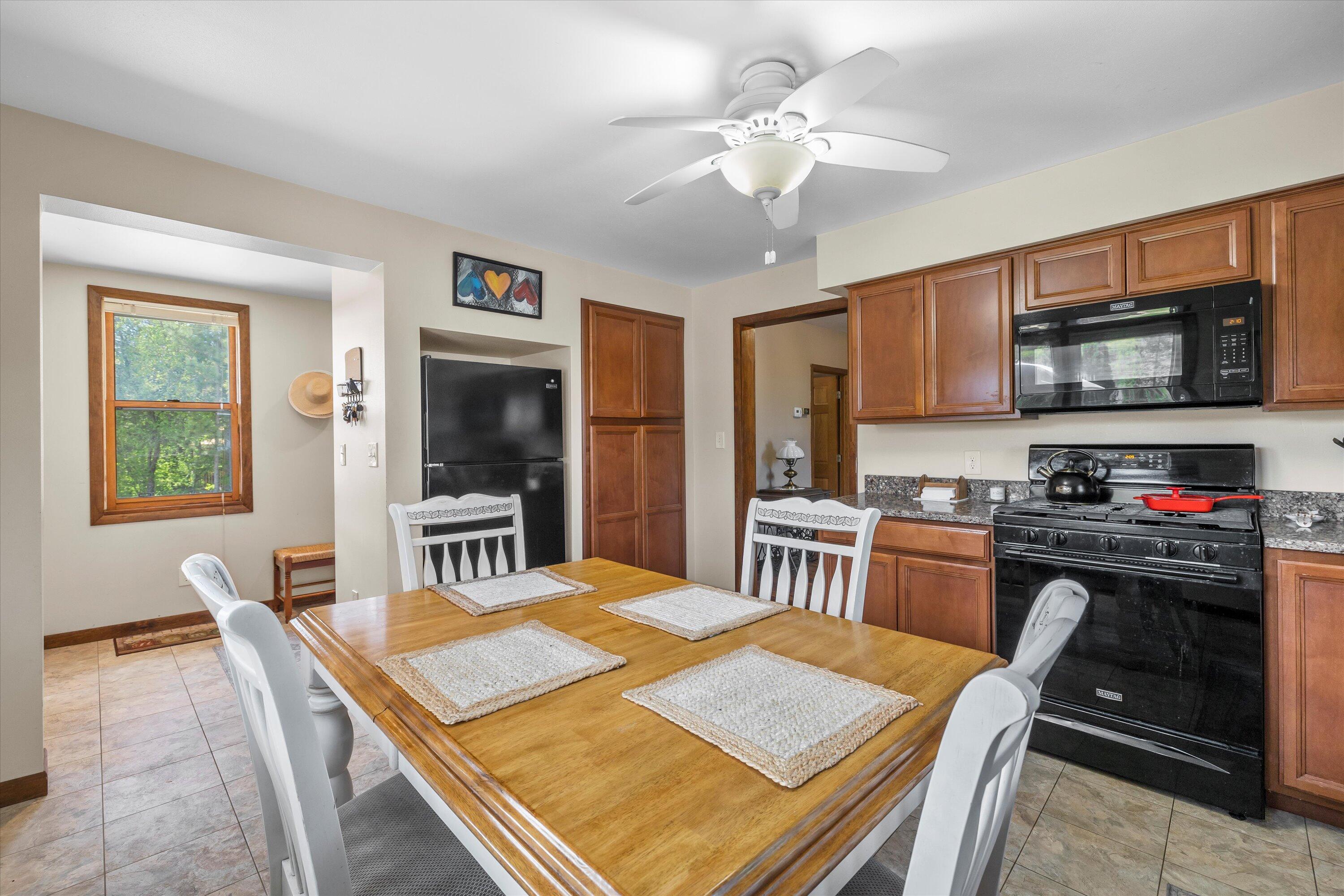 Wisconsin Lake Home for sale (MLS#: 1917592) at 1542  3rd St, in Delafield, Wisconsin. (18 of 34)