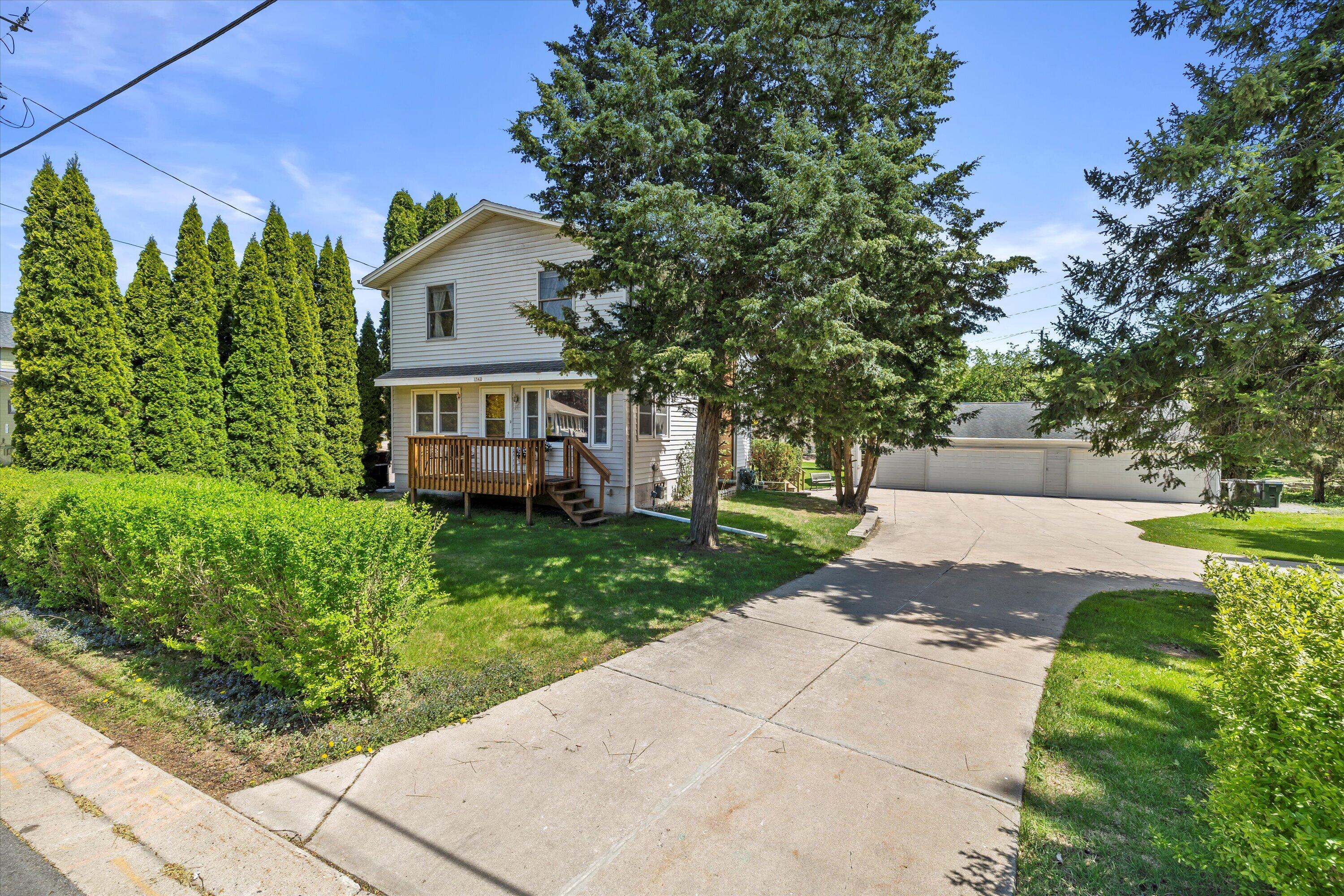 Wisconsin Lake Home for sale (MLS#: 1917592) at 1542  3rd St, in Delafield, Wisconsin. (6 of 34)