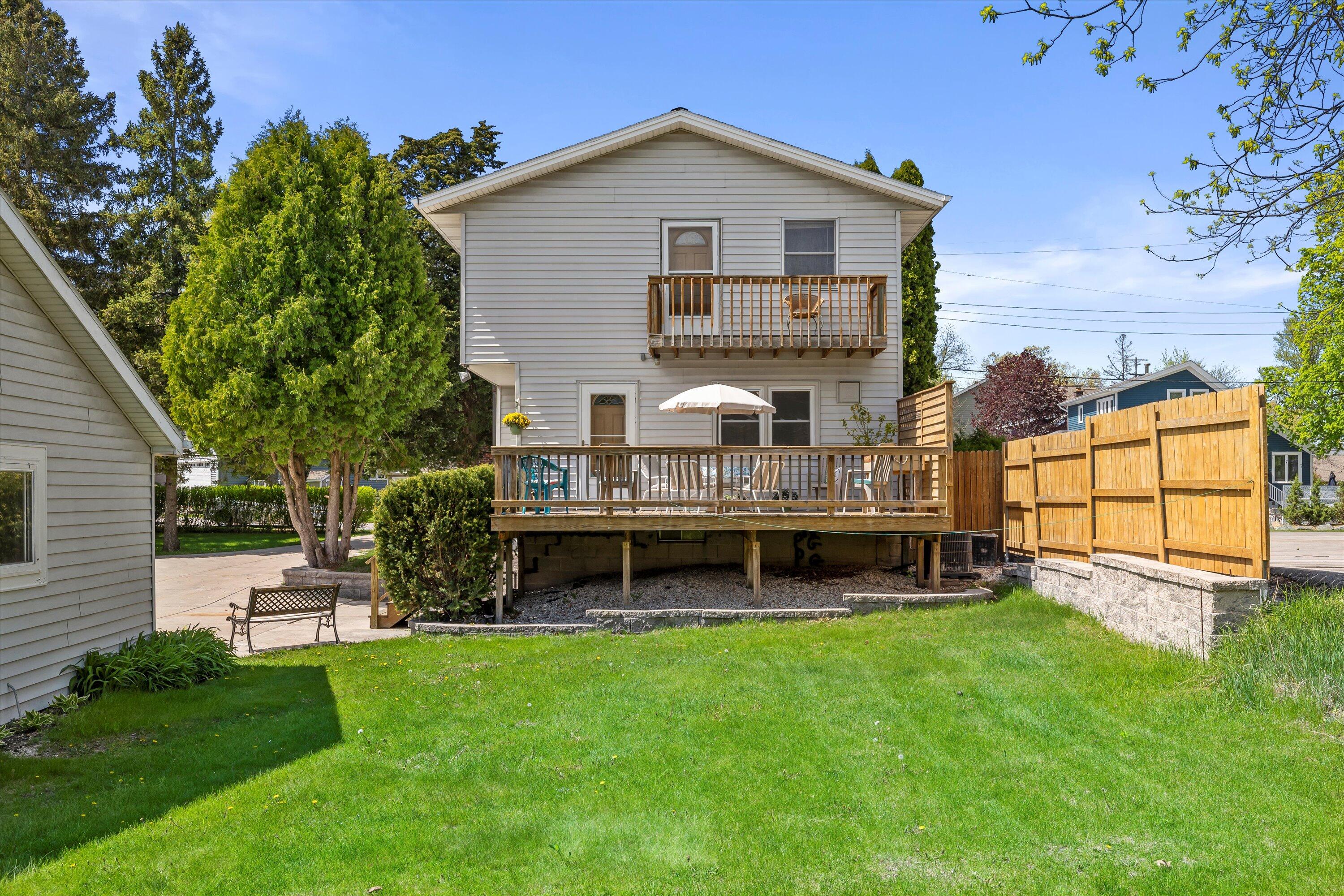 Wisconsin Lake Home for sale (MLS#: 1917592) at 1542  3rd St, in Delafield, Wisconsin. (10 of 34)