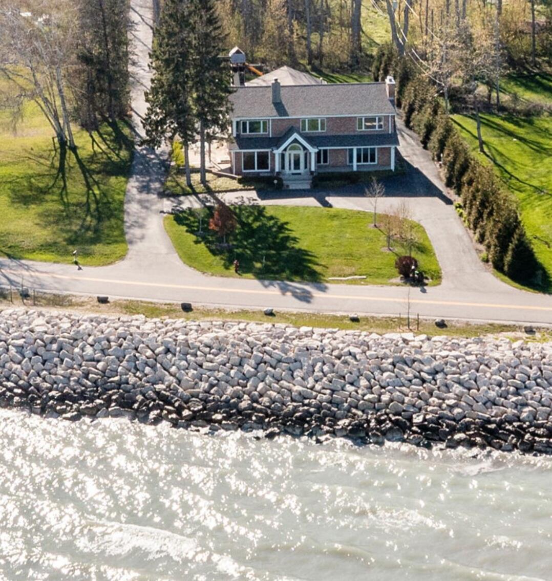 Wisconsin Lake Home for sale (MLS#: 1917612) at 7515 N Beach Dr, in Fox Point, Wisconsin. (1 of 44)