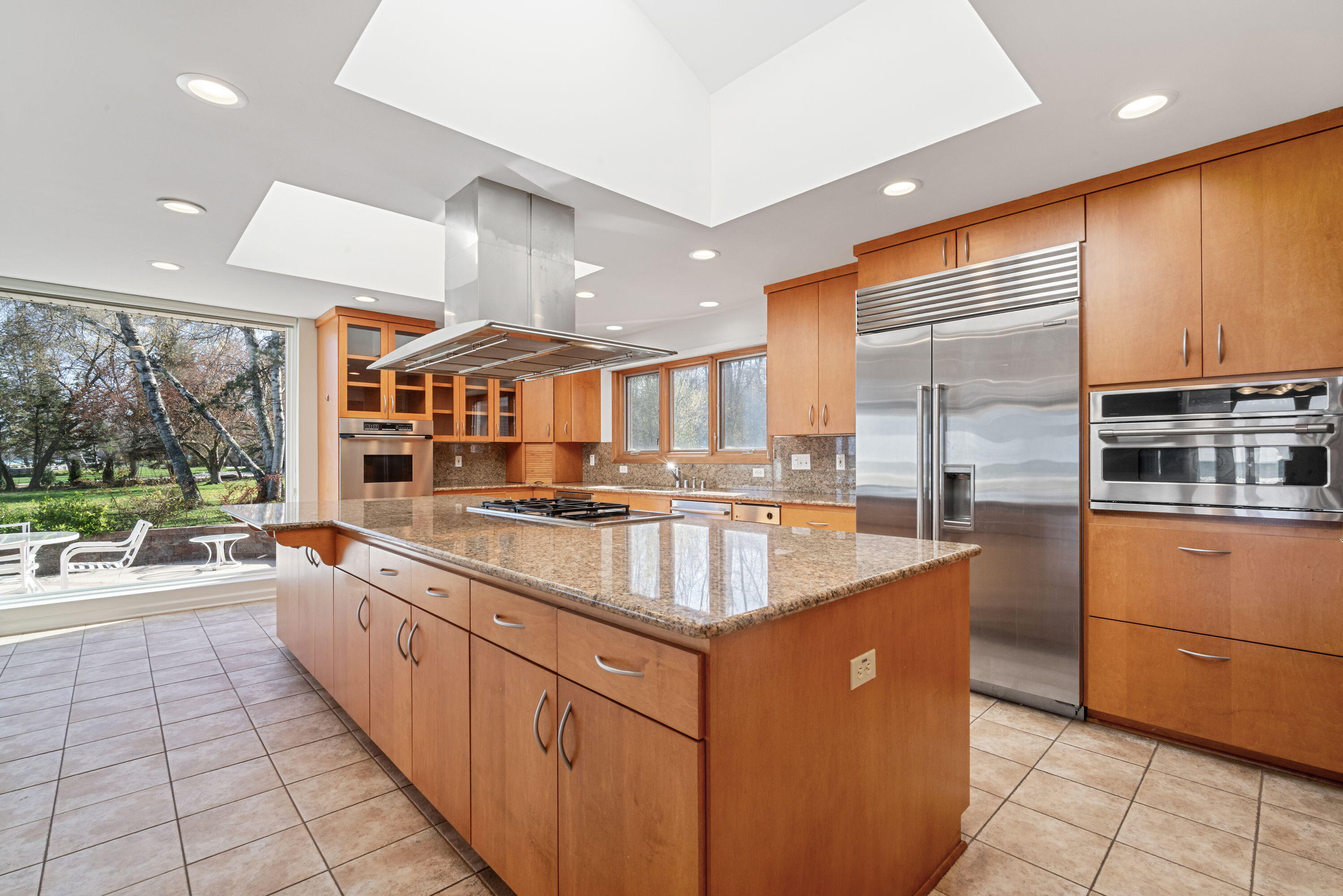 Wisconsin Lake Home for sale (MLS#: 1917612) at 7515 N Beach Dr, in Fox Point, Wisconsin. (13 of 44)