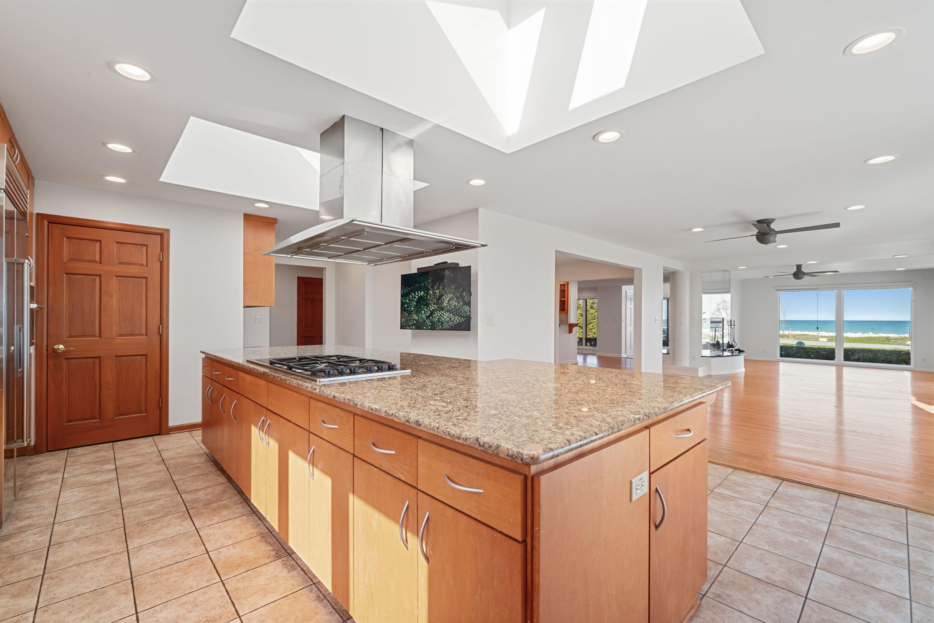 Wisconsin Lake Home for sale (MLS#: 1917612) at 7515 N Beach Dr, in Fox Point, Wisconsin. (16 of 44)