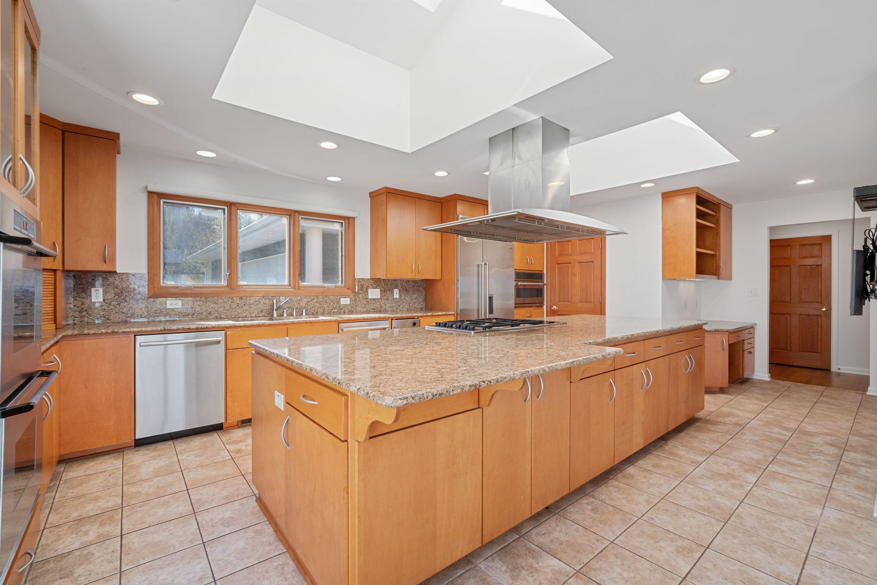 Wisconsin Lake Home for sale (MLS#: 1917612) at 7515 N Beach Dr, in Fox Point, Wisconsin. (17 of 44)