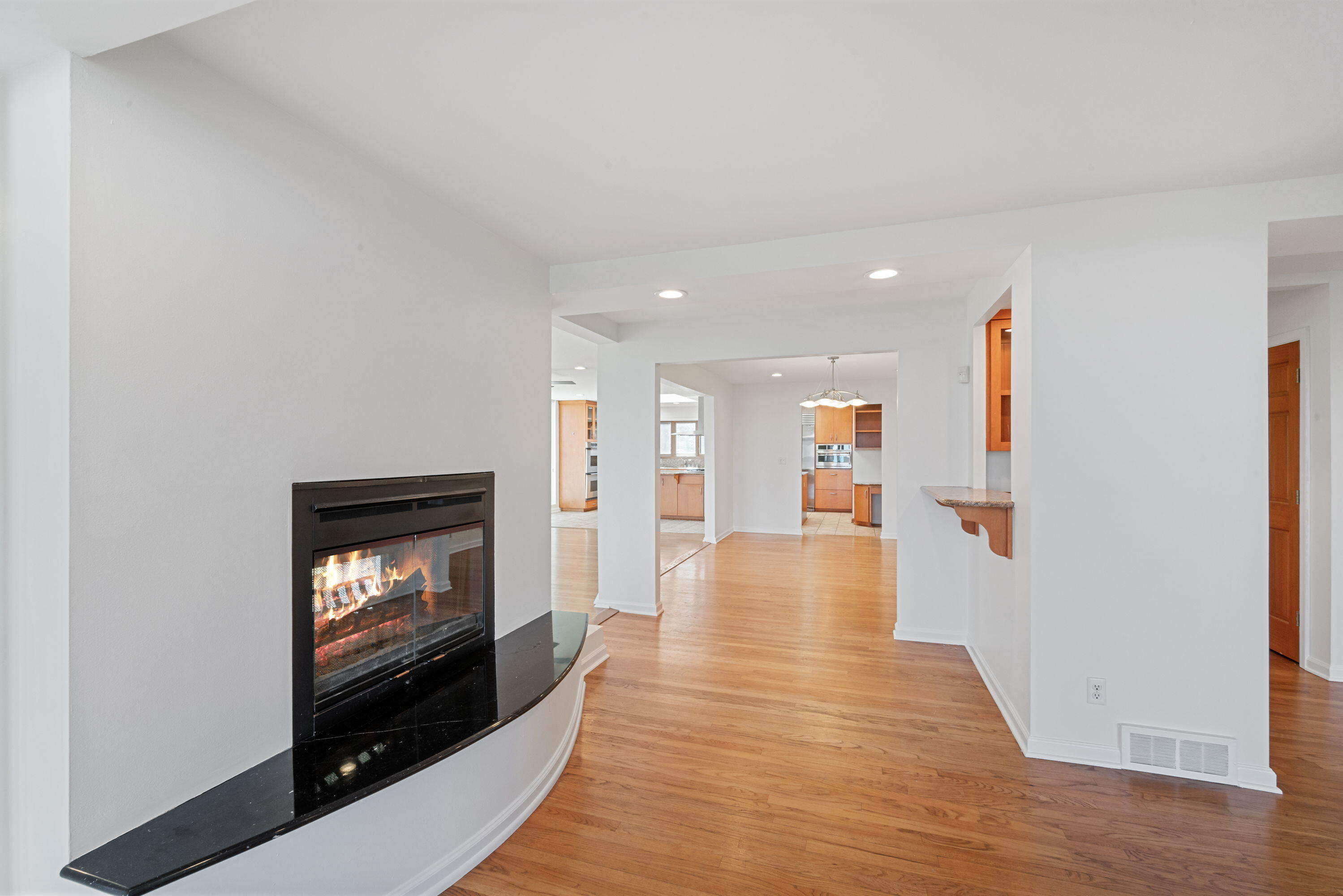 Wisconsin Lake Home for sale (MLS#: 1917612) at 7515 N Beach Dr, in Fox Point, Wisconsin. (7 of 44)