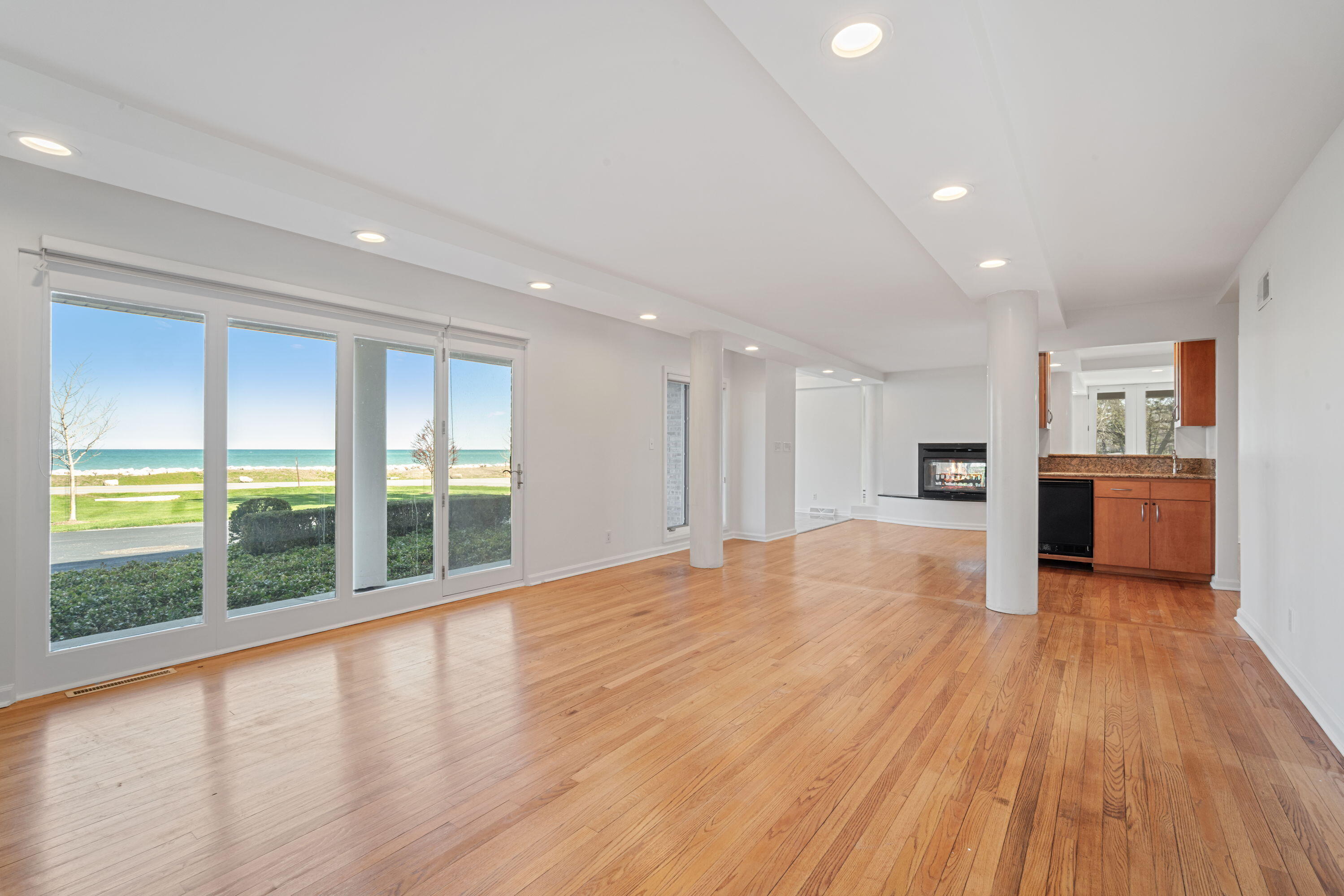 Wisconsin Lake Home for sale (MLS#: 1917612) at 7515 N Beach Dr, in Fox Point, Wisconsin. (8 of 44)