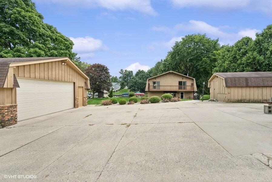 Wisconsin Lake Home for sale (MLS#: 1917840) at 2805  Knollcrest Dr, in Burlington, Wisconsin. (17 of 20)