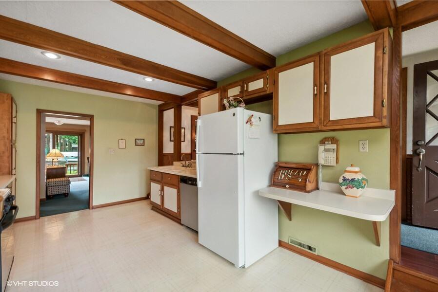 Wisconsin Lake Home for sale (MLS#: 1917840) at 2805  Knollcrest Dr, in Burlington, Wisconsin. (9 of 20)