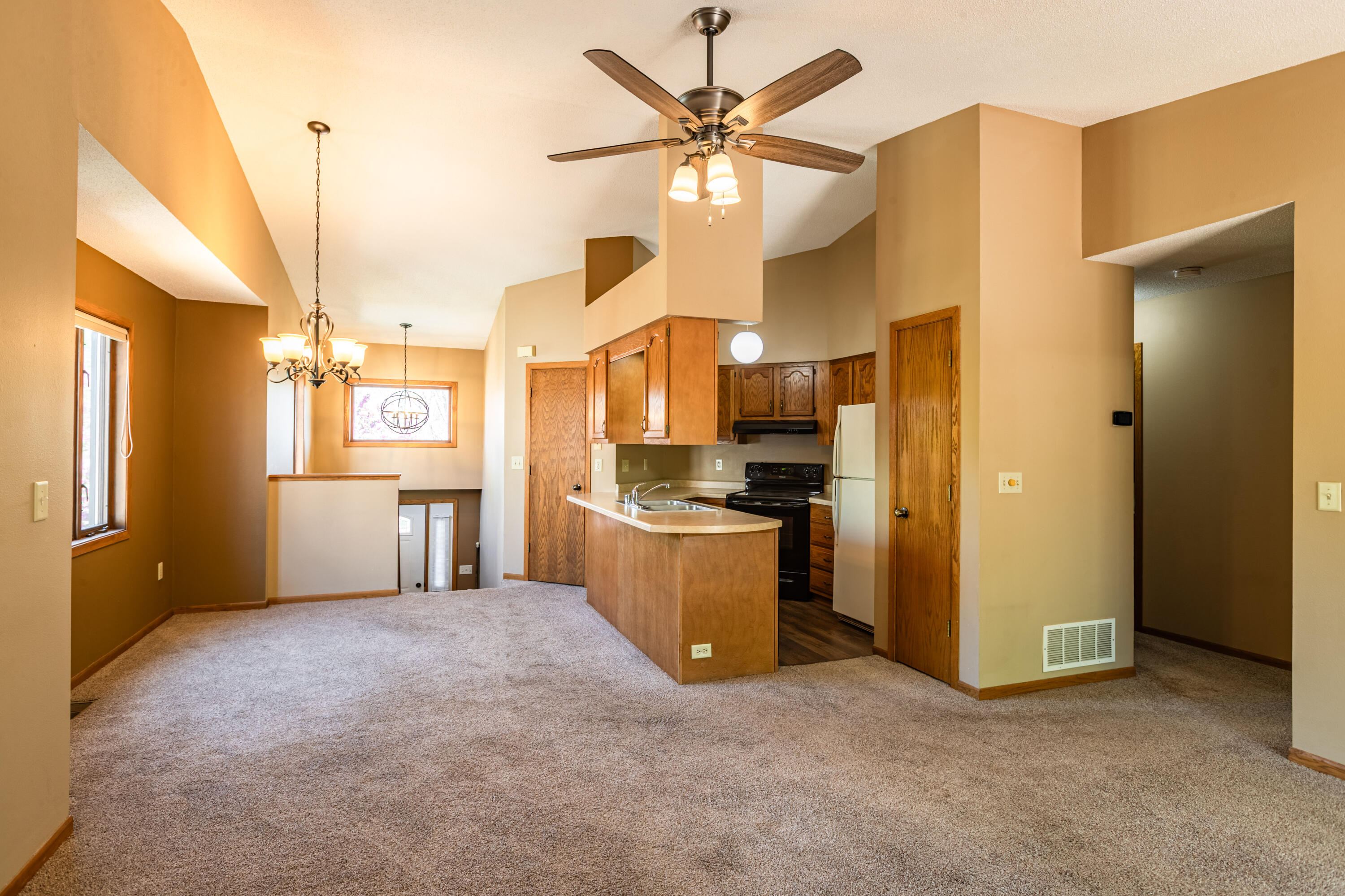 Wisconsin Lake Home for sale (MLS#: 1917911) at 206  WESTVIEW PL -, in La Crosse, Wisconsin. (17 of 46)