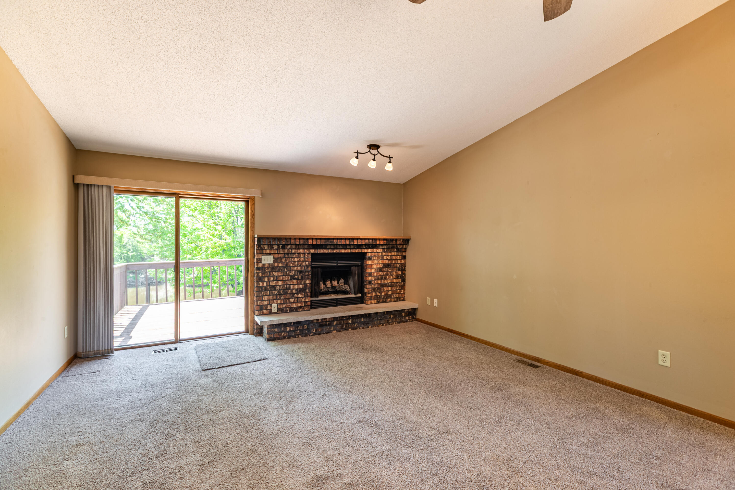 Wisconsin Lake Home for sale (MLS#: 1917911) at 206  WESTVIEW PL -, in La Crosse, Wisconsin. (18 of 46)