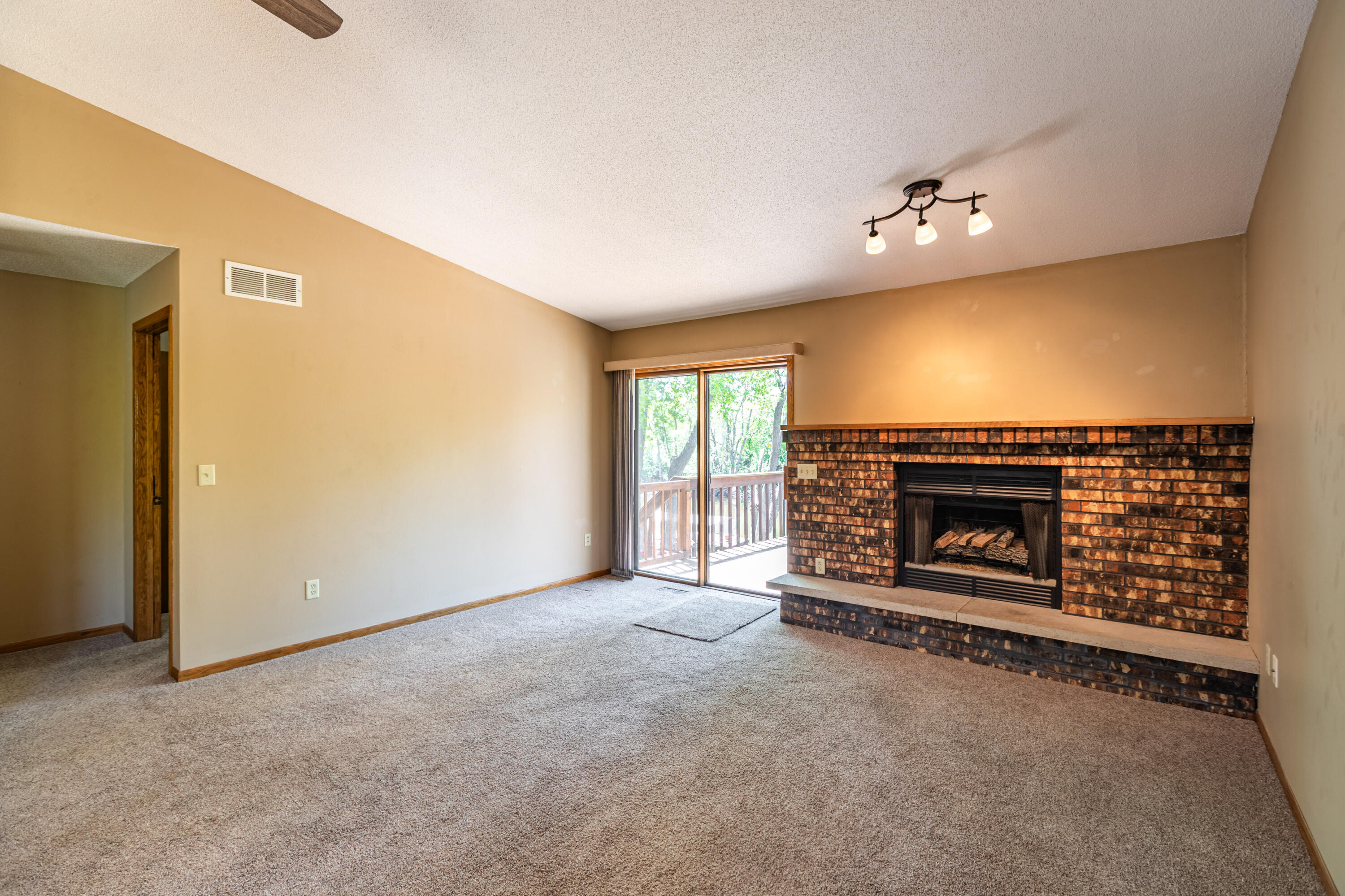 Wisconsin Lake Home for sale (MLS#: 1917911) at 206  WESTVIEW PL -, in La Crosse, Wisconsin. (21 of 46)