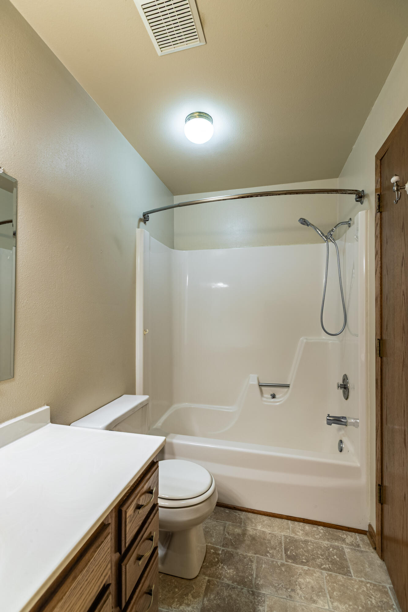 Wisconsin Lake Home for sale (MLS#: 1917911) at 206  WESTVIEW PL -, in La Crosse, Wisconsin. (26 of 46)