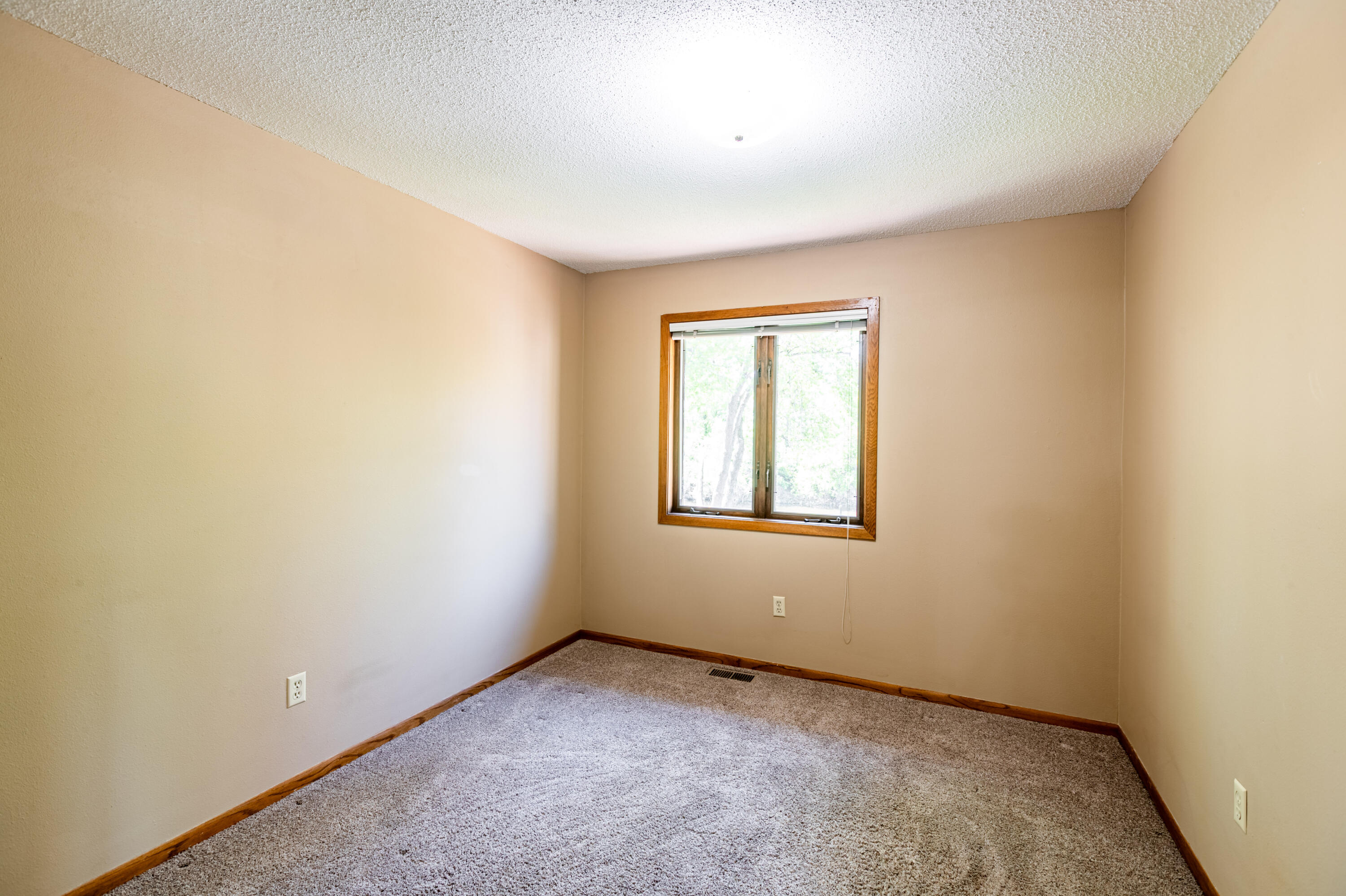 Wisconsin Lake Home for sale (MLS#: 1917911) at 206  WESTVIEW PL -, in La Crosse, Wisconsin. (31 of 46)