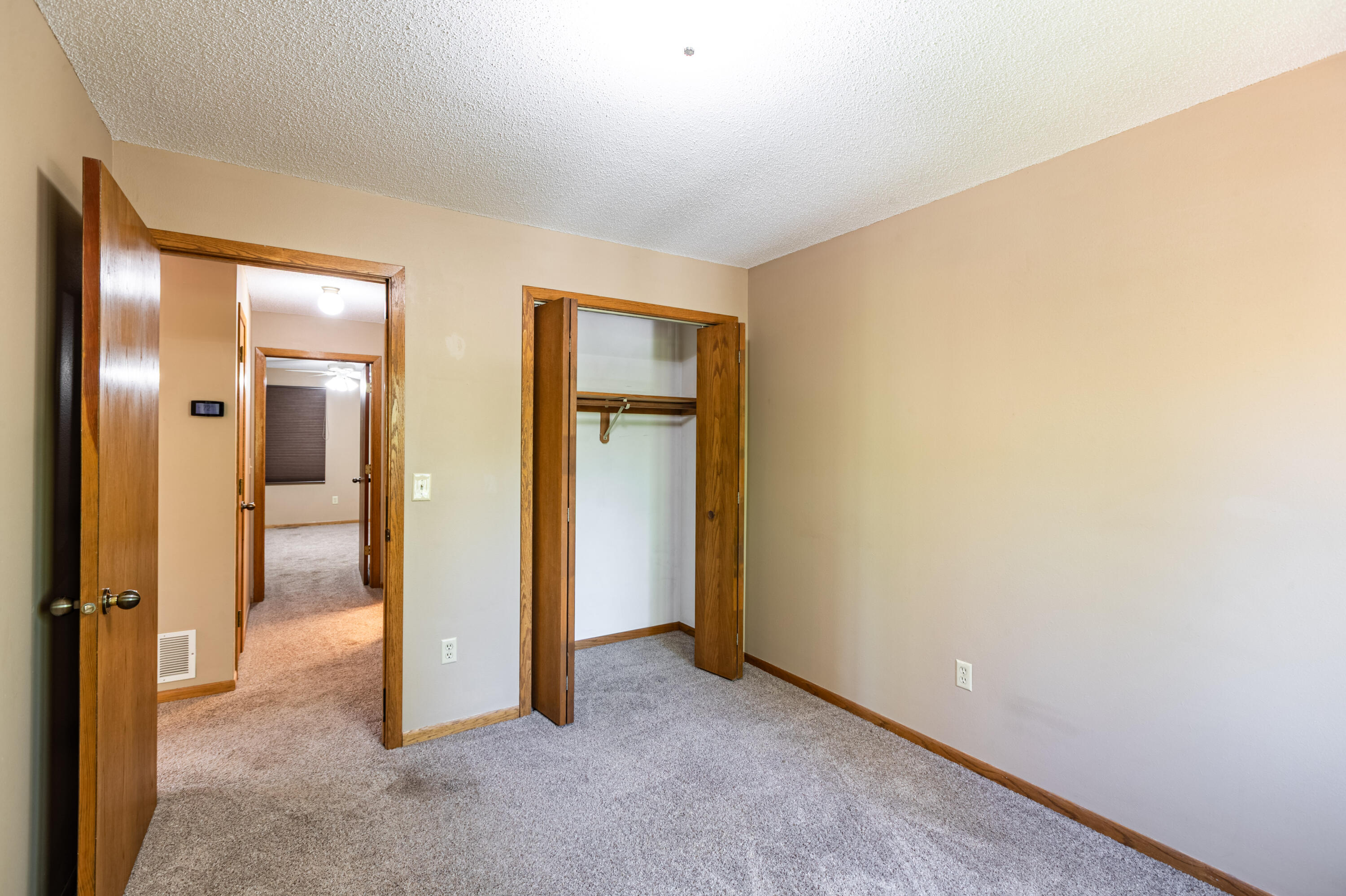 Wisconsin Lake Home for sale (MLS#: 1917911) at 206  WESTVIEW PL -, in La Crosse, Wisconsin. (32 of 46)