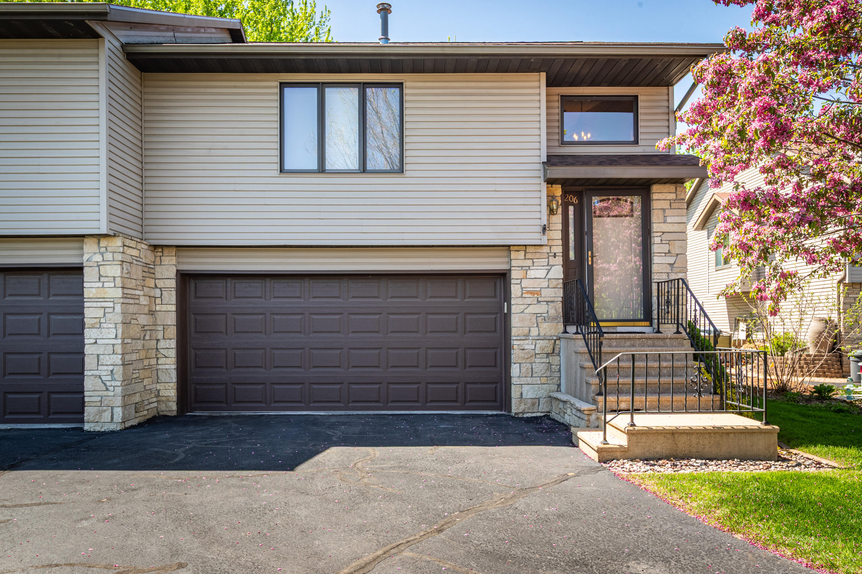 Wisconsin Lake Home for sale (MLS#: 1917911) at 206  WESTVIEW PL -, in La Crosse, Wisconsin. (44 of 46)