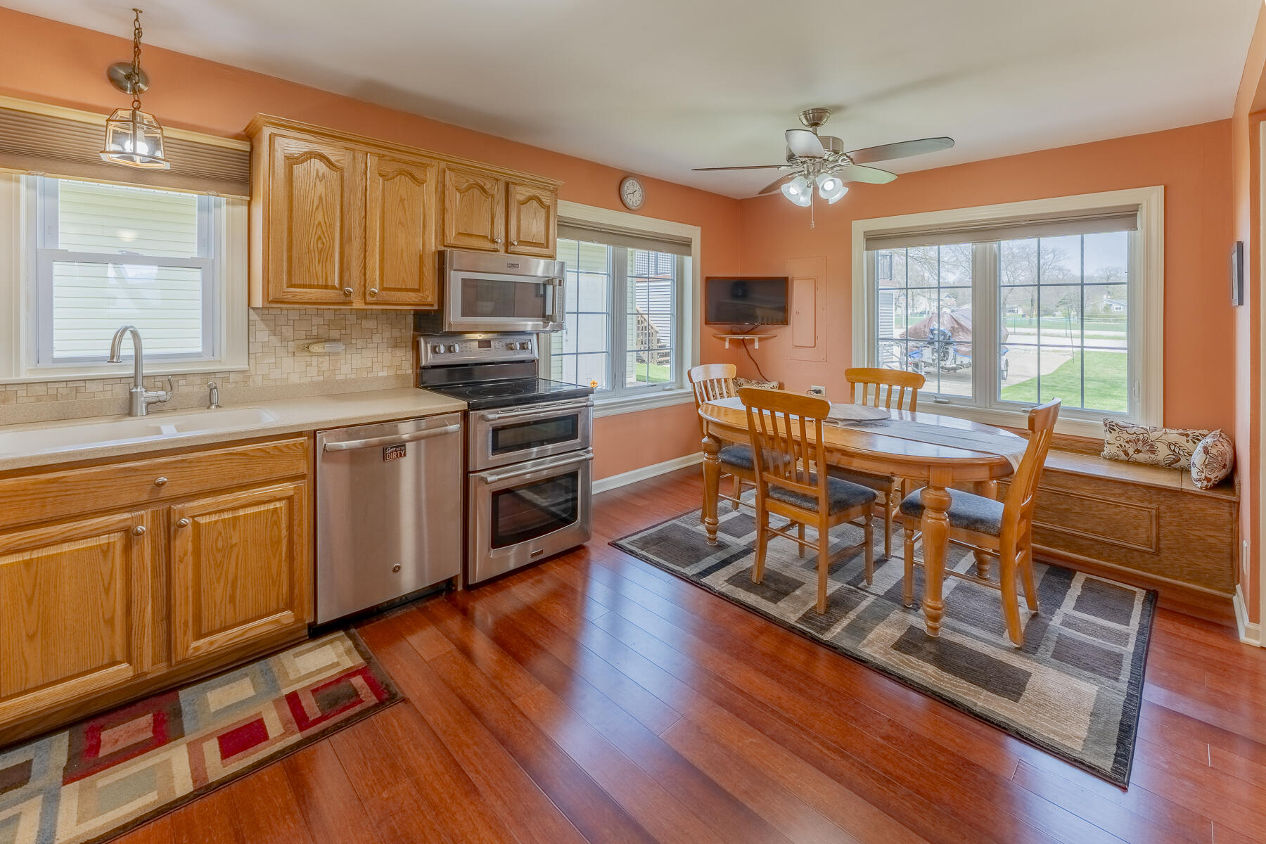 Wisconsin Lake Home for sale (MLS#: 1917934) at 544 N Cogswell Dr, in Salem Lakes, Wisconsin. (17 of 25)