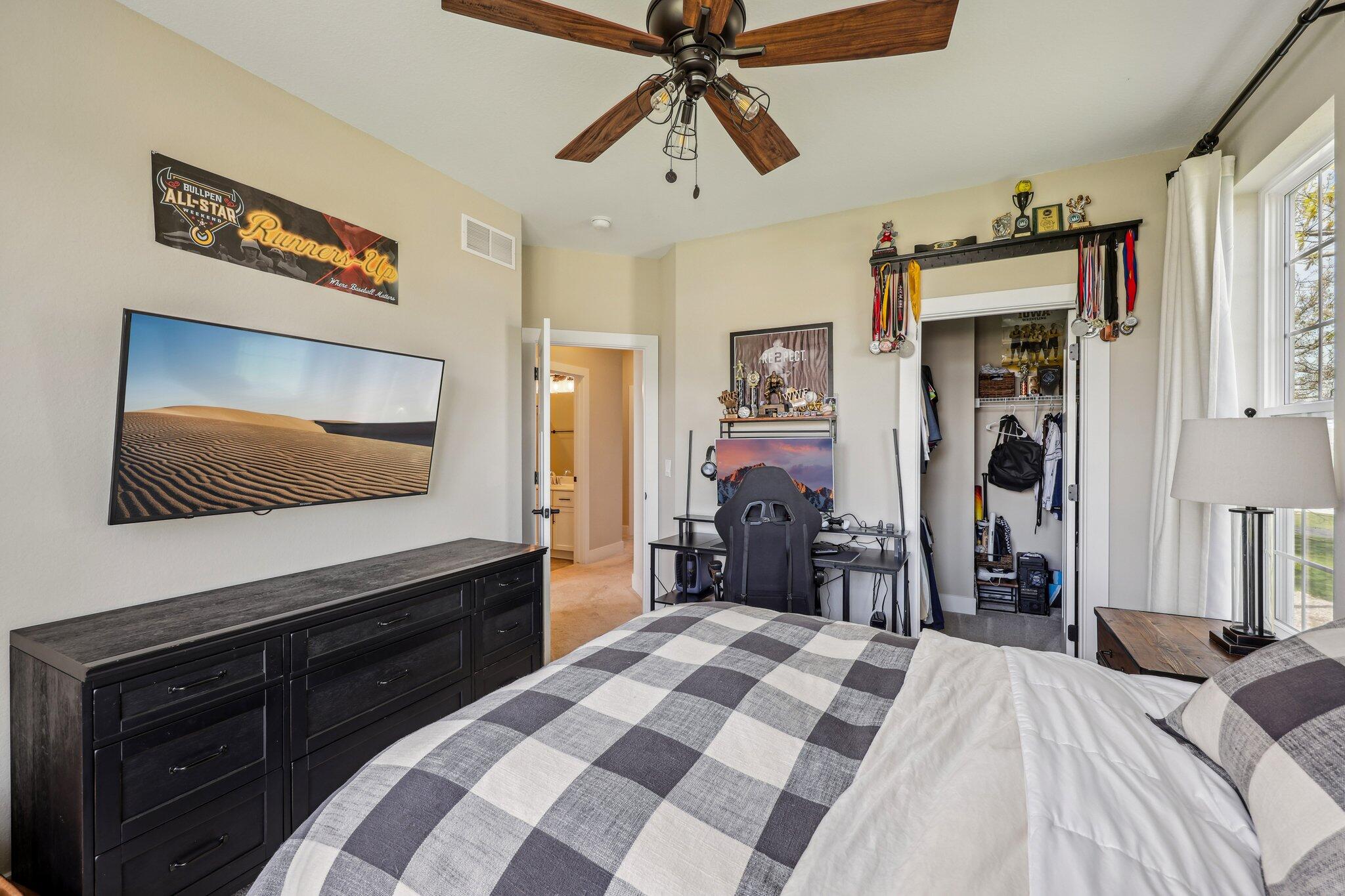 Wisconsin Lake Home for sale (MLS#: 1918013) at 30835  Morning View Cir, in Waterford, Wisconsin. (16 of 42)