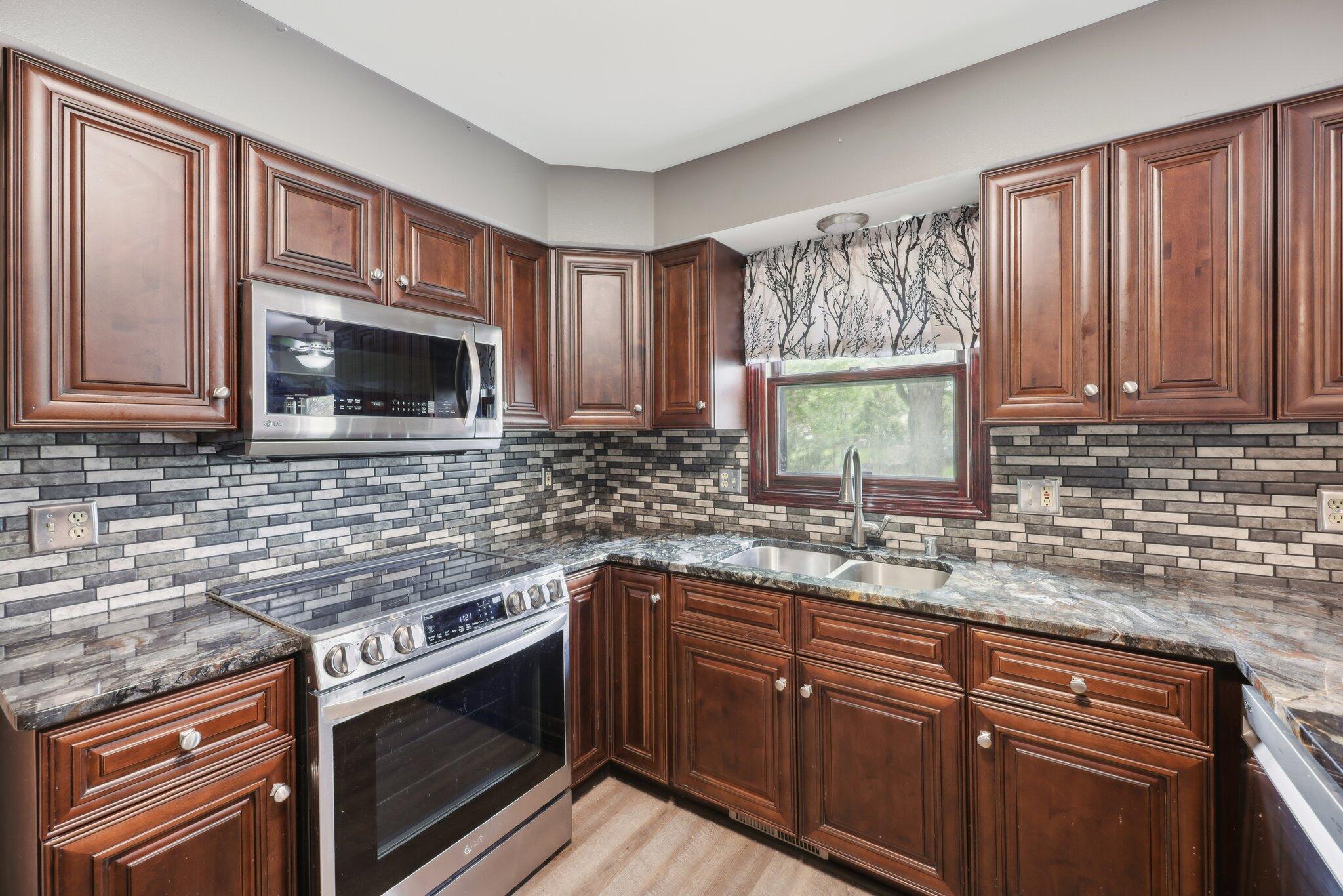 Wisconsin Lake Home for sale (MLS#: 1918323) at 1212 N Glenwood Cir, in West Bend, Wisconsin. (12 of 40)