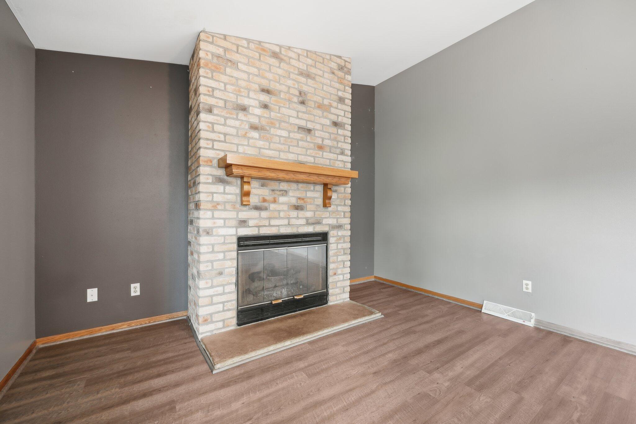 Wisconsin Lake Home for sale (MLS#: 1918323) at 1212 N Glenwood Cir, in West Bend, Wisconsin. (4 of 40)