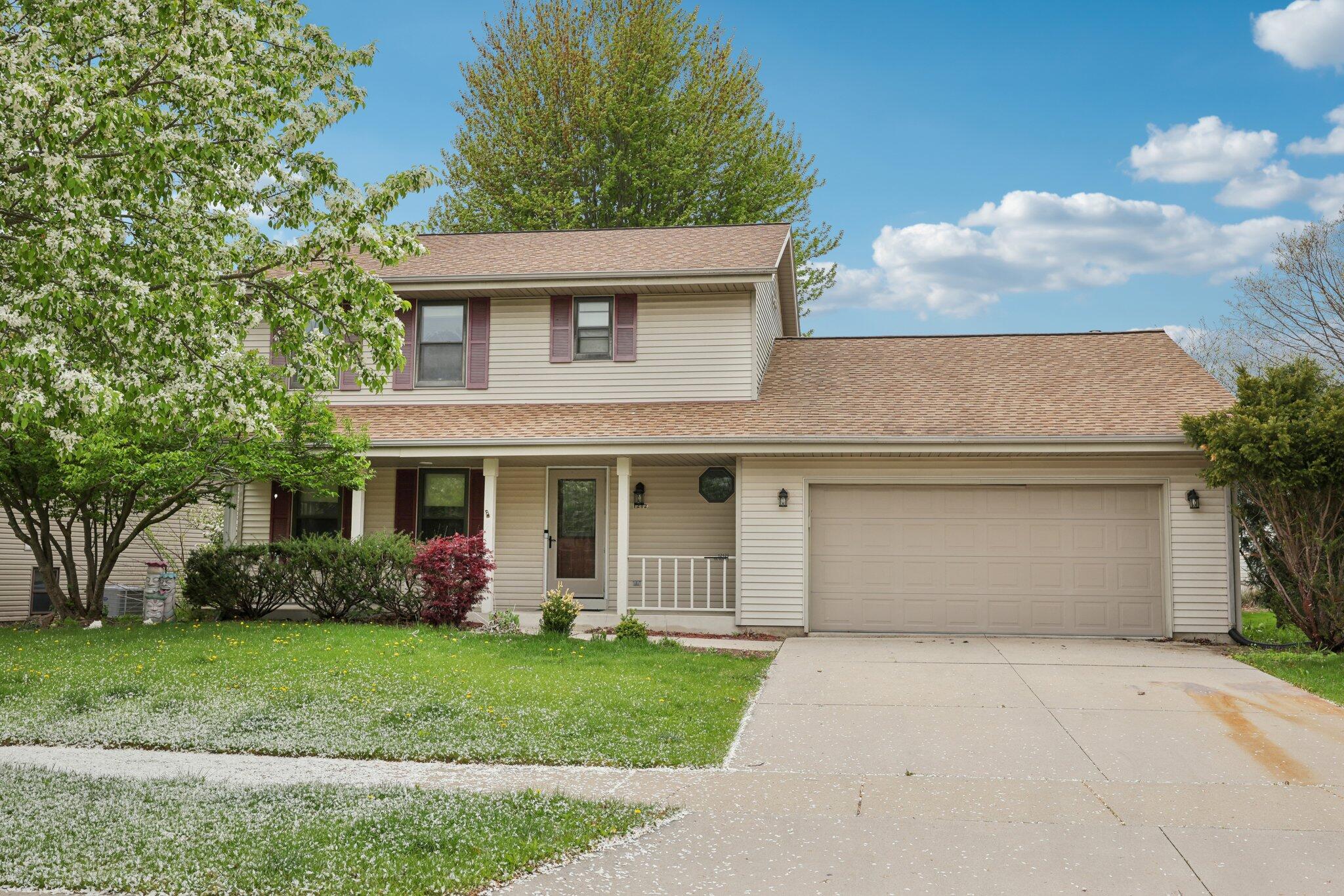 Wisconsin Lake Home for sale (MLS#: 1918323) at 1212 N Glenwood Cir, in West Bend, Wisconsin. (32 of 40)
