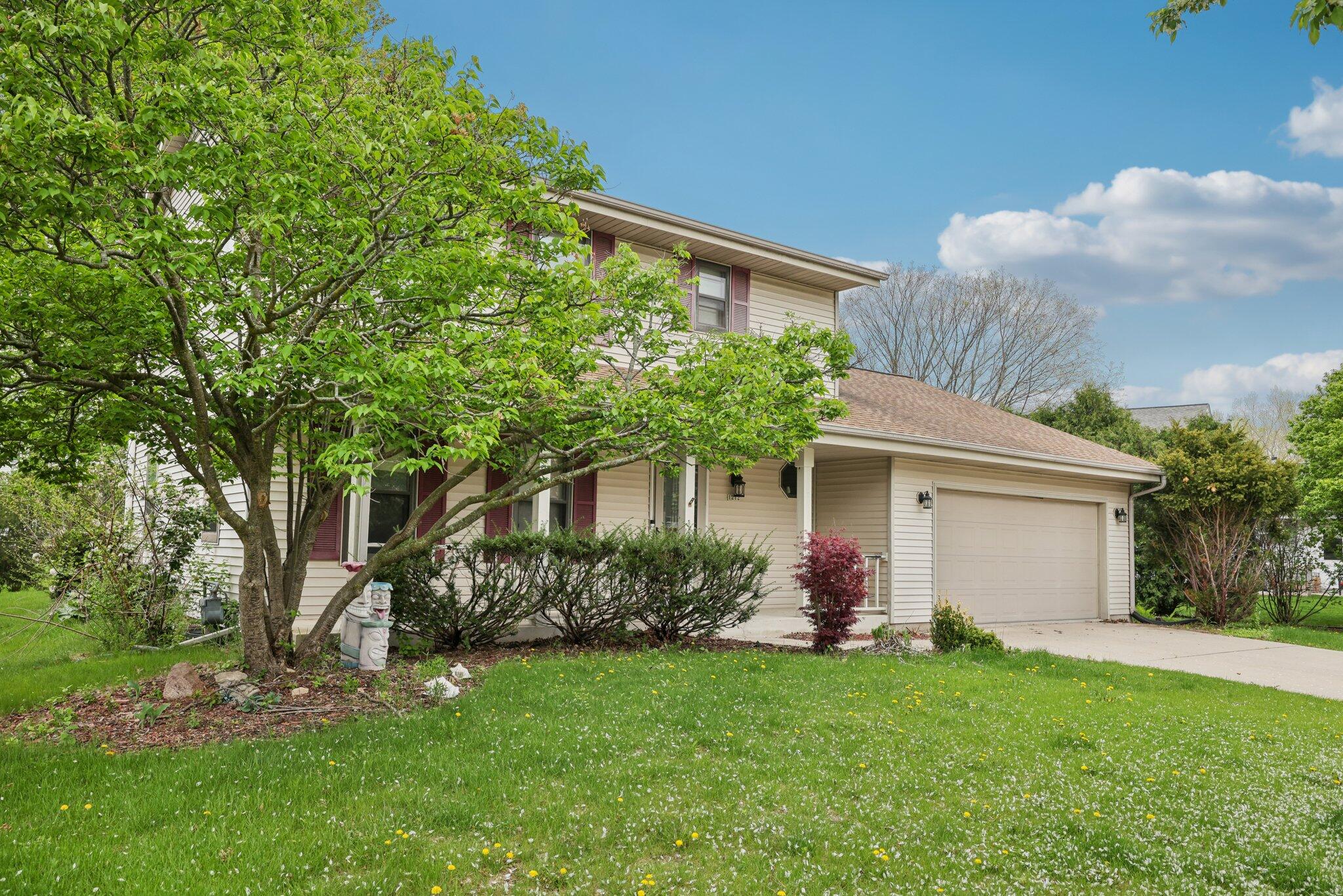 Wisconsin Lake Home for sale (MLS#: 1918323) at 1212 N Glenwood Cir, in West Bend, Wisconsin. (34 of 40)