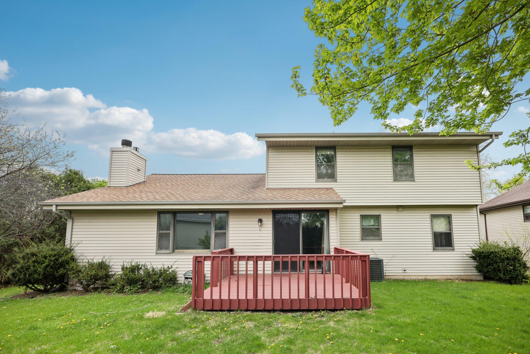 Wisconsin Lake Home for sale (MLS#: 1918323) at 1212 N Glenwood Cir, in West Bend, Wisconsin. (35 of 40)