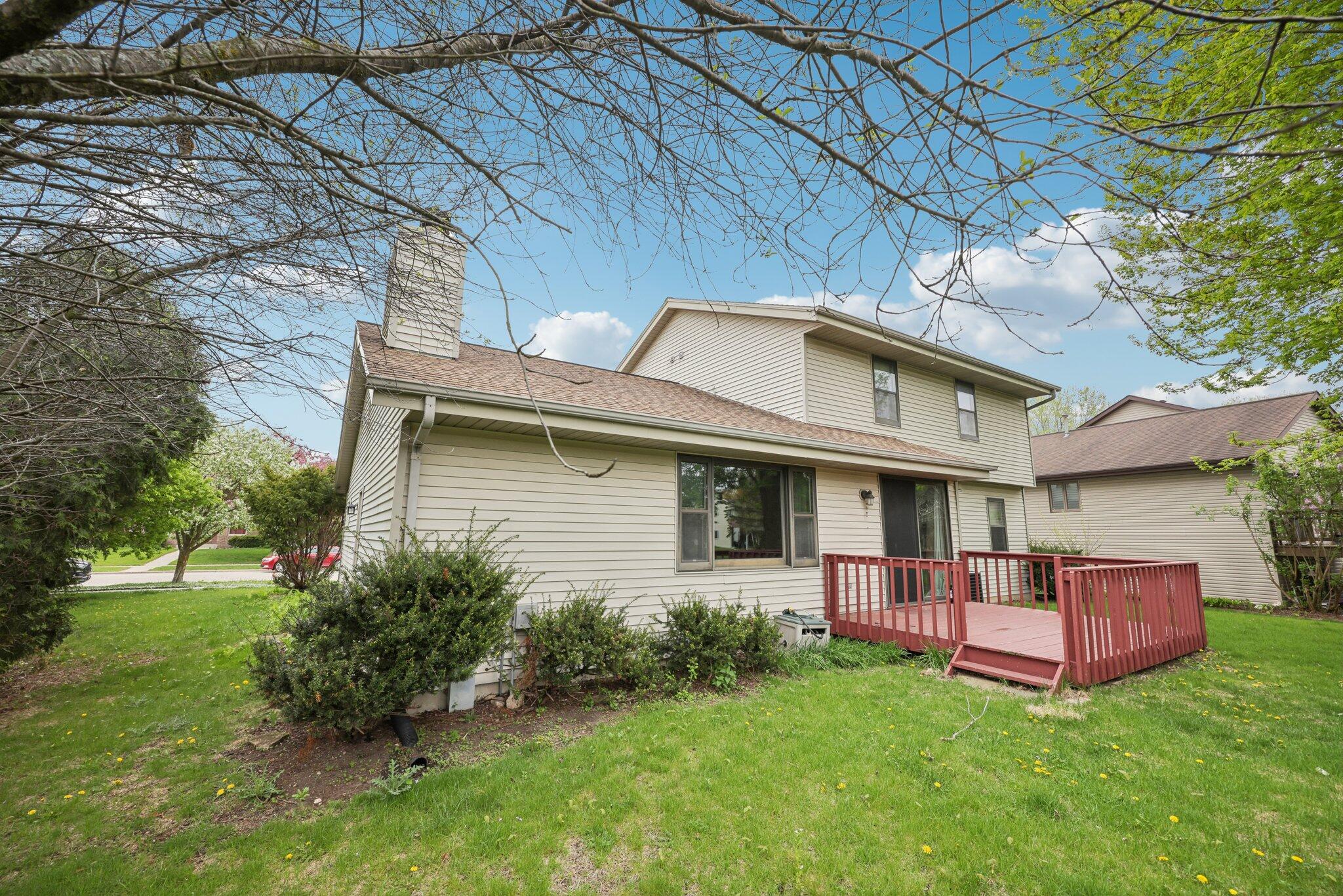 Wisconsin Lake Home for sale (MLS#: 1918323) at 1212 N Glenwood Cir, in West Bend, Wisconsin. (36 of 40)