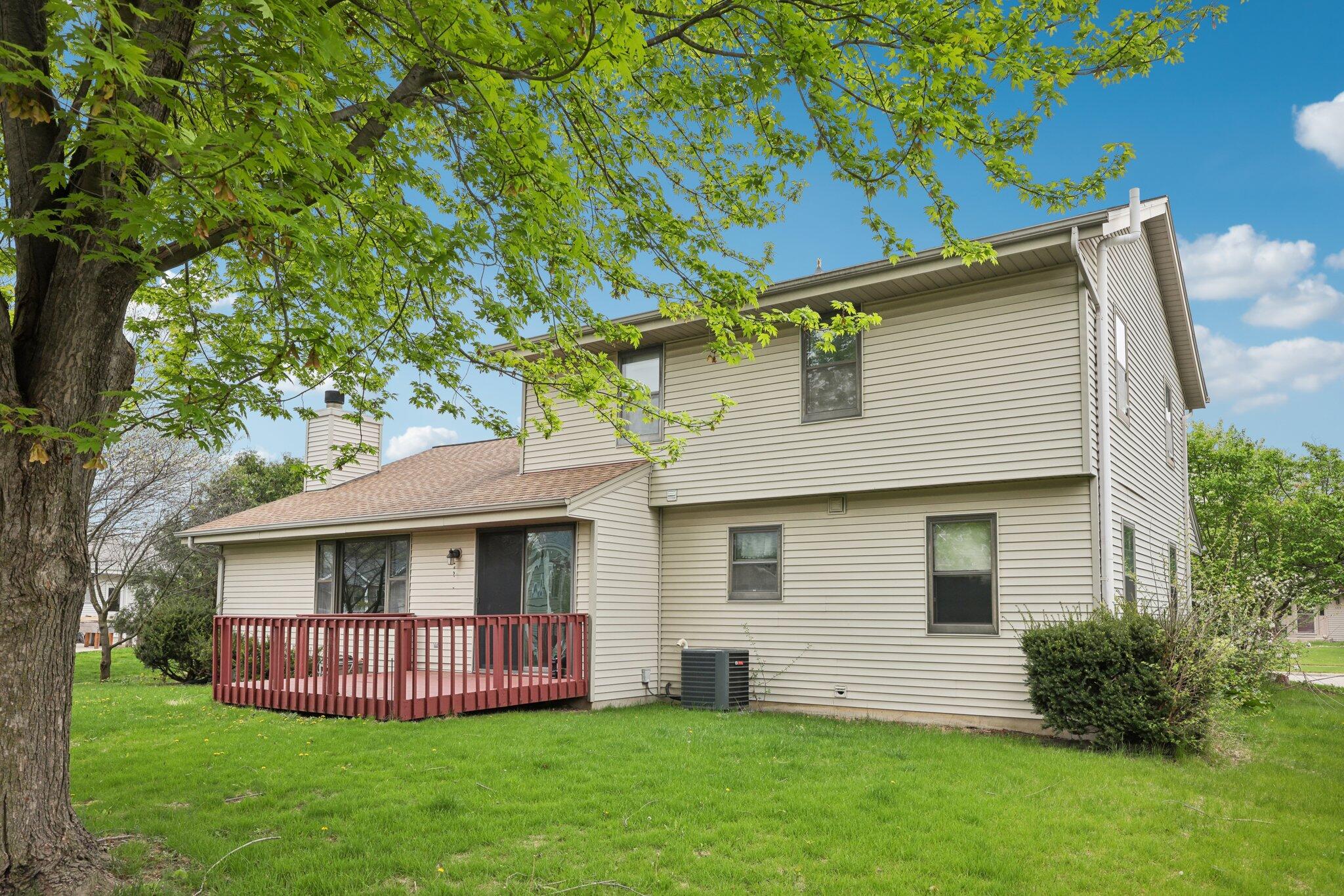 Wisconsin Lake Home for sale (MLS#: 1918323) at 1212 N Glenwood Cir, in West Bend, Wisconsin. (37 of 40)