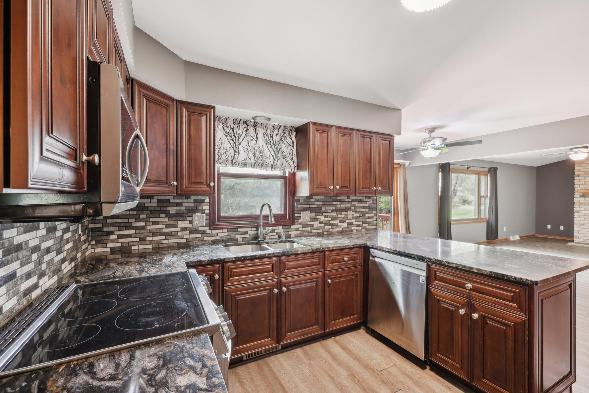 Wisconsin Lake Home for sale (MLS#: 1918323) at 1212 N Glenwood Cir, in West Bend, Wisconsin. (10 of 40)