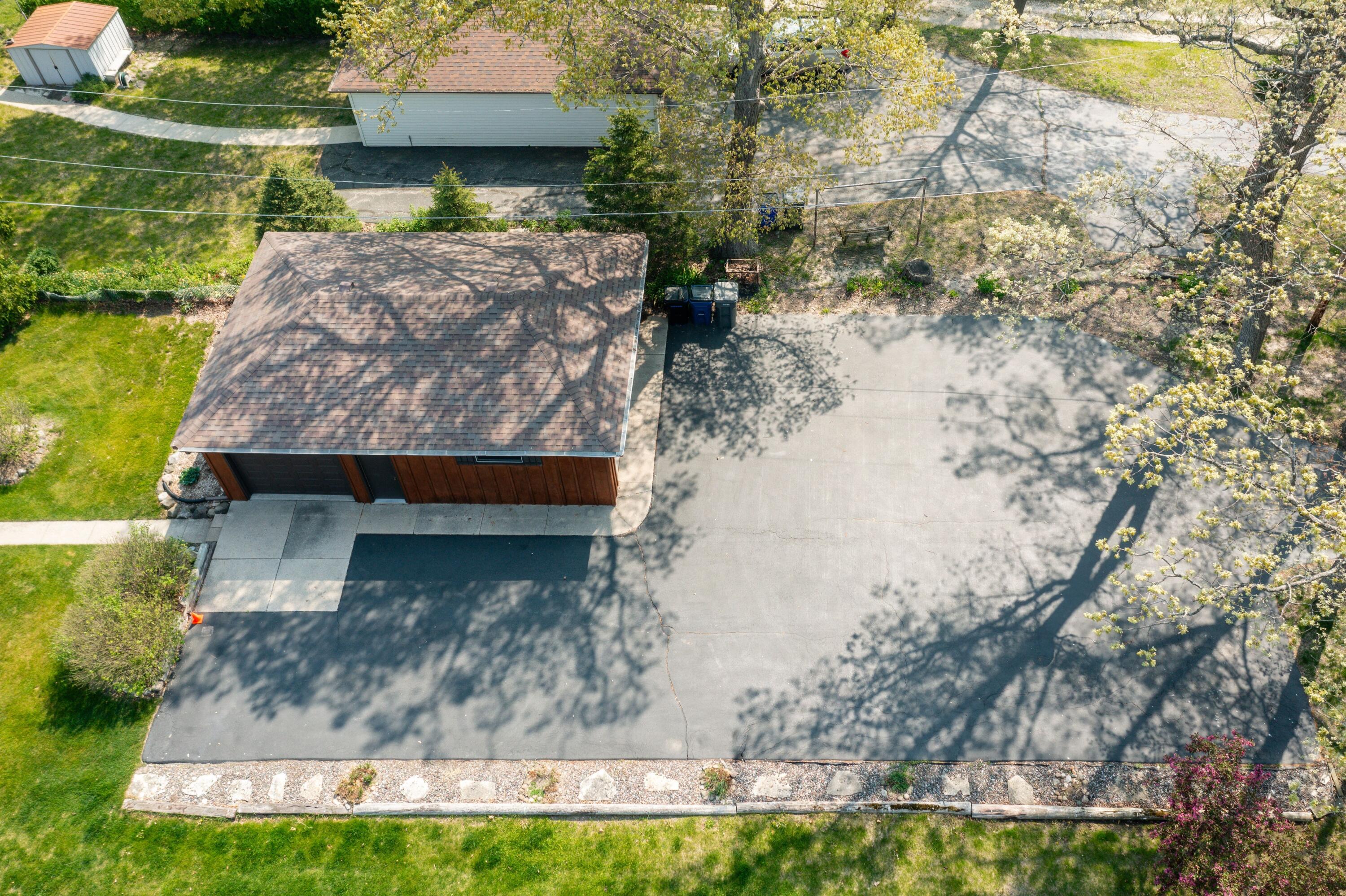 Wisconsin Lake Home for sale (MLS#: 1918324) at S110W20530 S Denoon Rd, in Muskego, Wisconsin. (13 of 45)