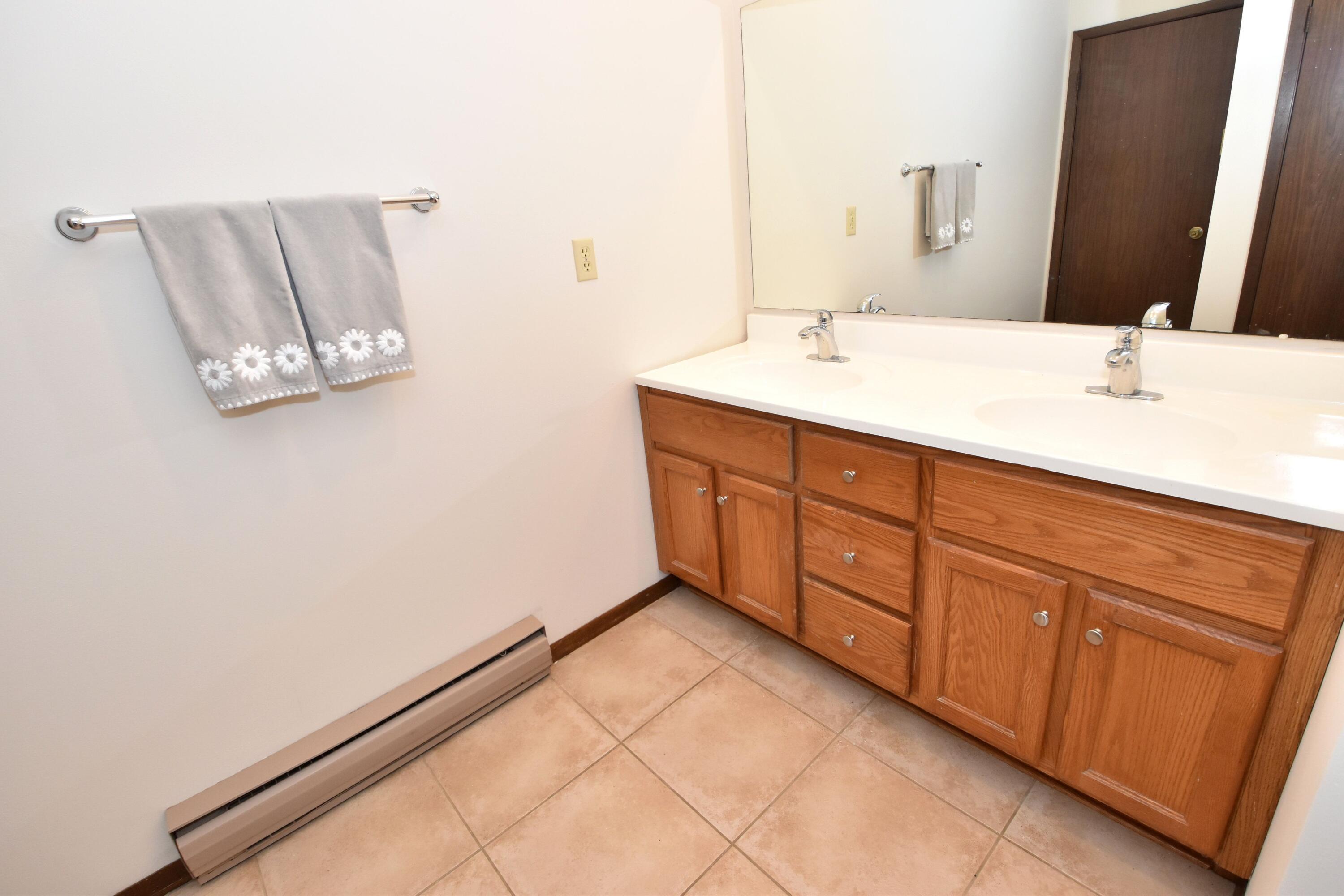 Wisconsin Lake Home for sale (MLS#: 1918324) at S110W20530 S Denoon Rd, in Muskego, Wisconsin. (34 of 45)