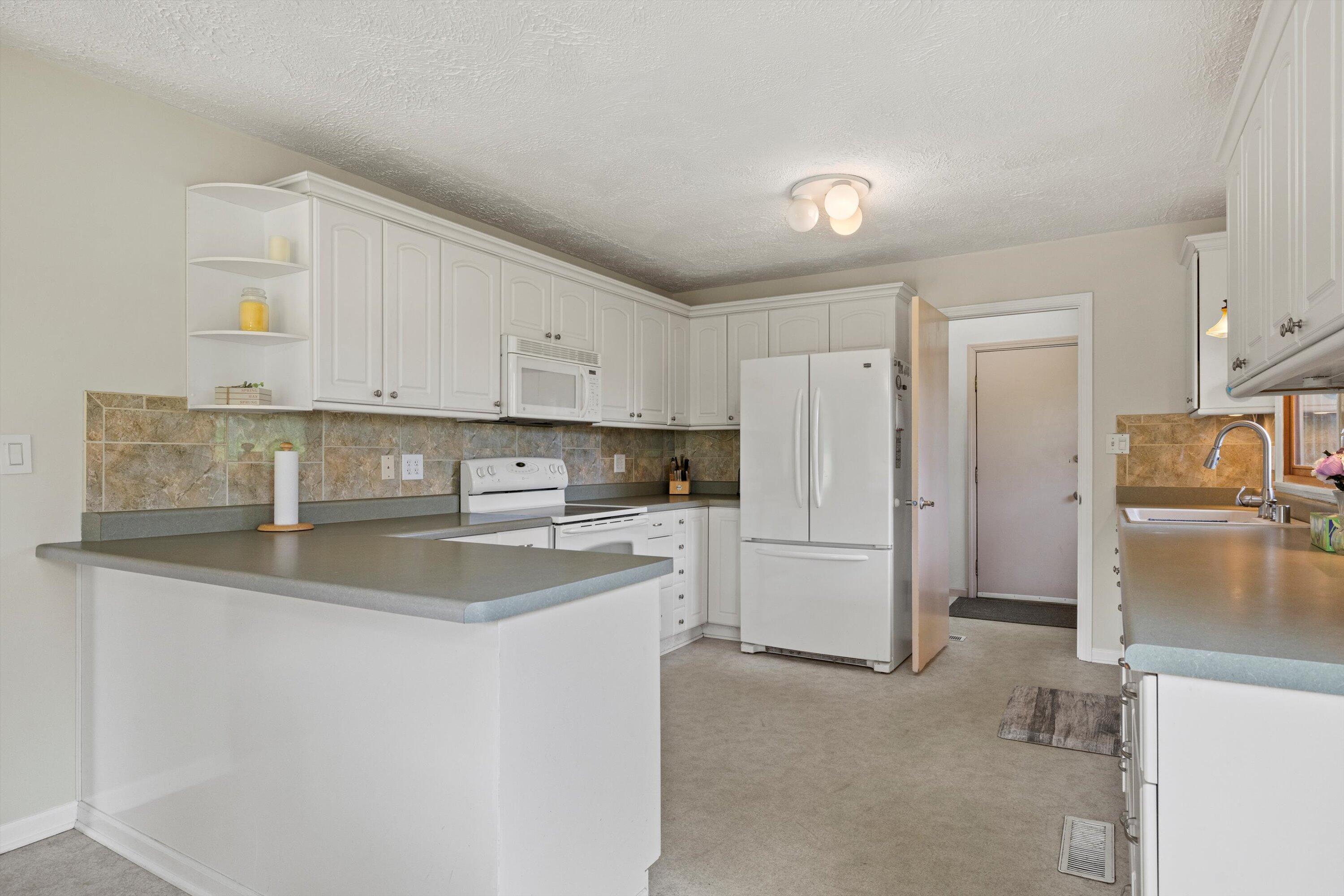 Wisconsin Lake Home for sale (MLS#: 1918429) at N6120  Evergreen Dr, in Lafayette, Wisconsin. (6 of 30)