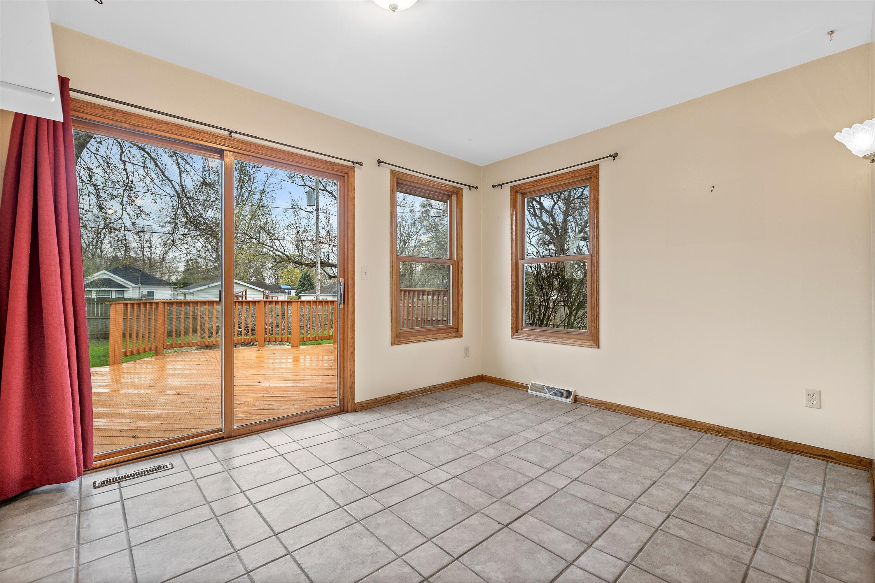 Wisconsin Lake Home for sale (MLS#: 1918719) at 411  Henry St, in Mukwonago, Wisconsin. (11 of 38)