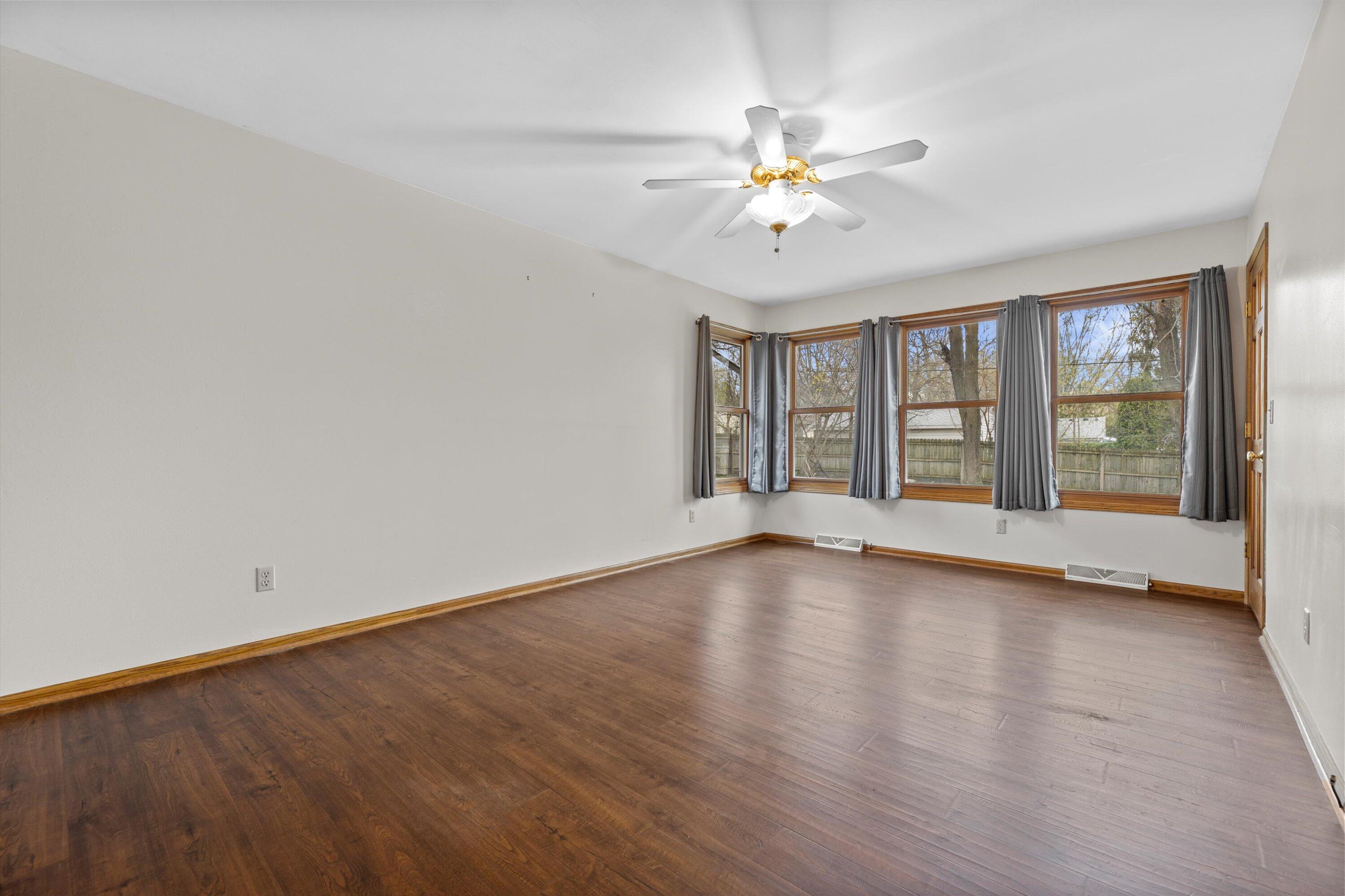 Wisconsin Lake Home for sale (MLS#: 1918719) at 411  Henry St, in Mukwonago, Wisconsin. (12 of 38)