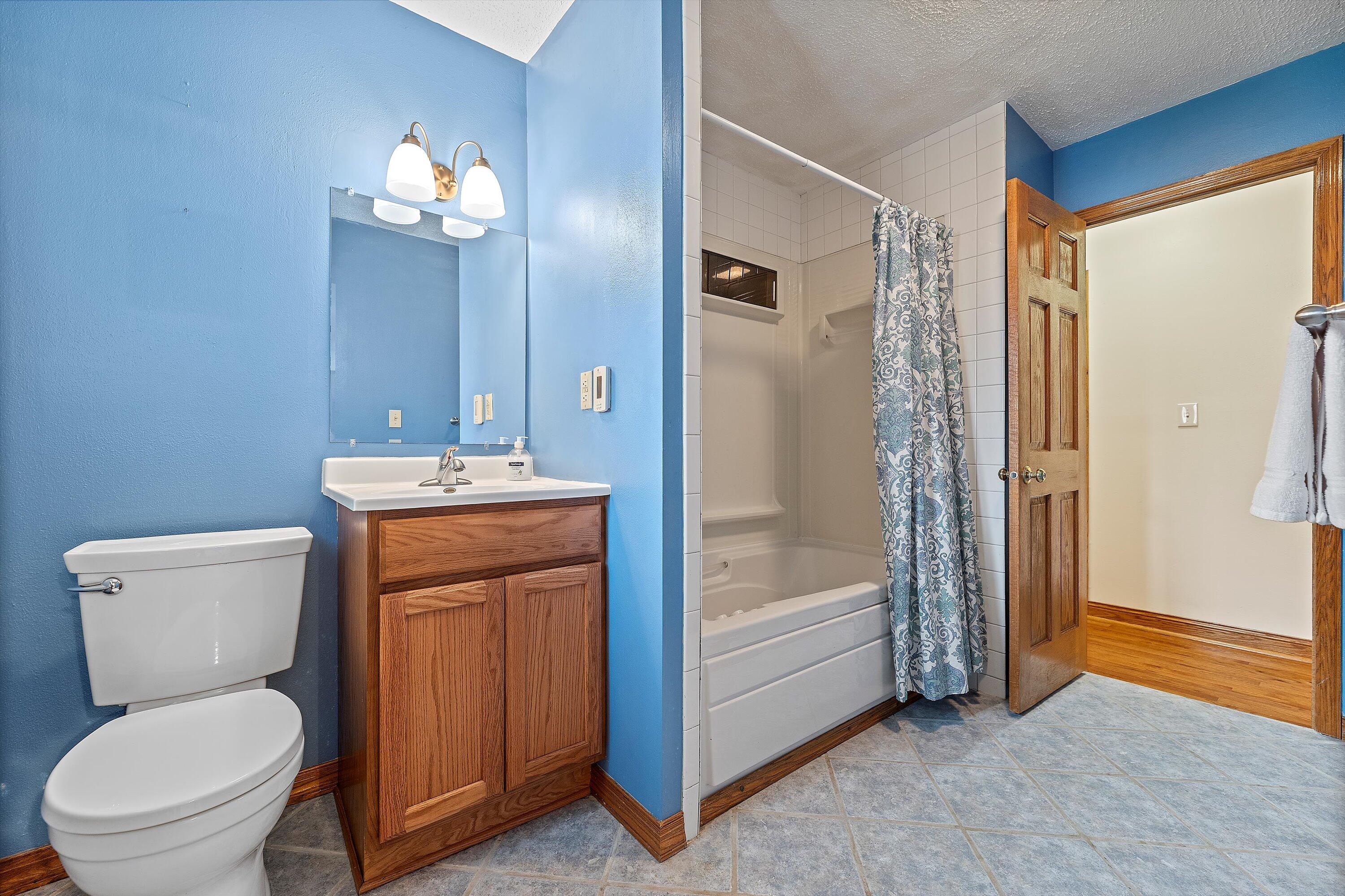 Wisconsin Lake Home for sale (MLS#: 1918719) at 411  Henry St, in Mukwonago, Wisconsin. (16 of 38)