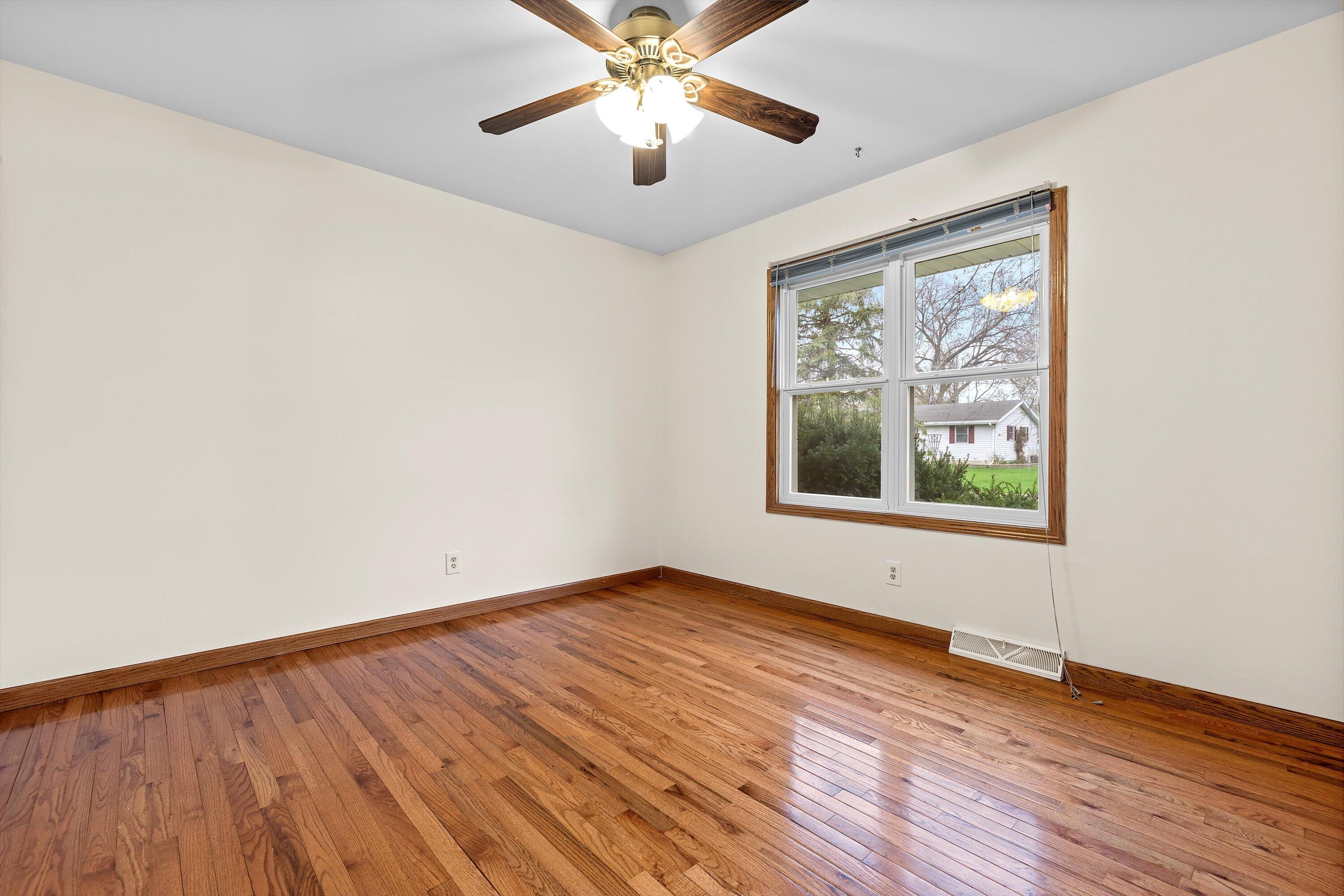 Wisconsin Lake Home for sale (MLS#: 1918719) at 411  Henry St, in Mukwonago, Wisconsin. (17 of 38)