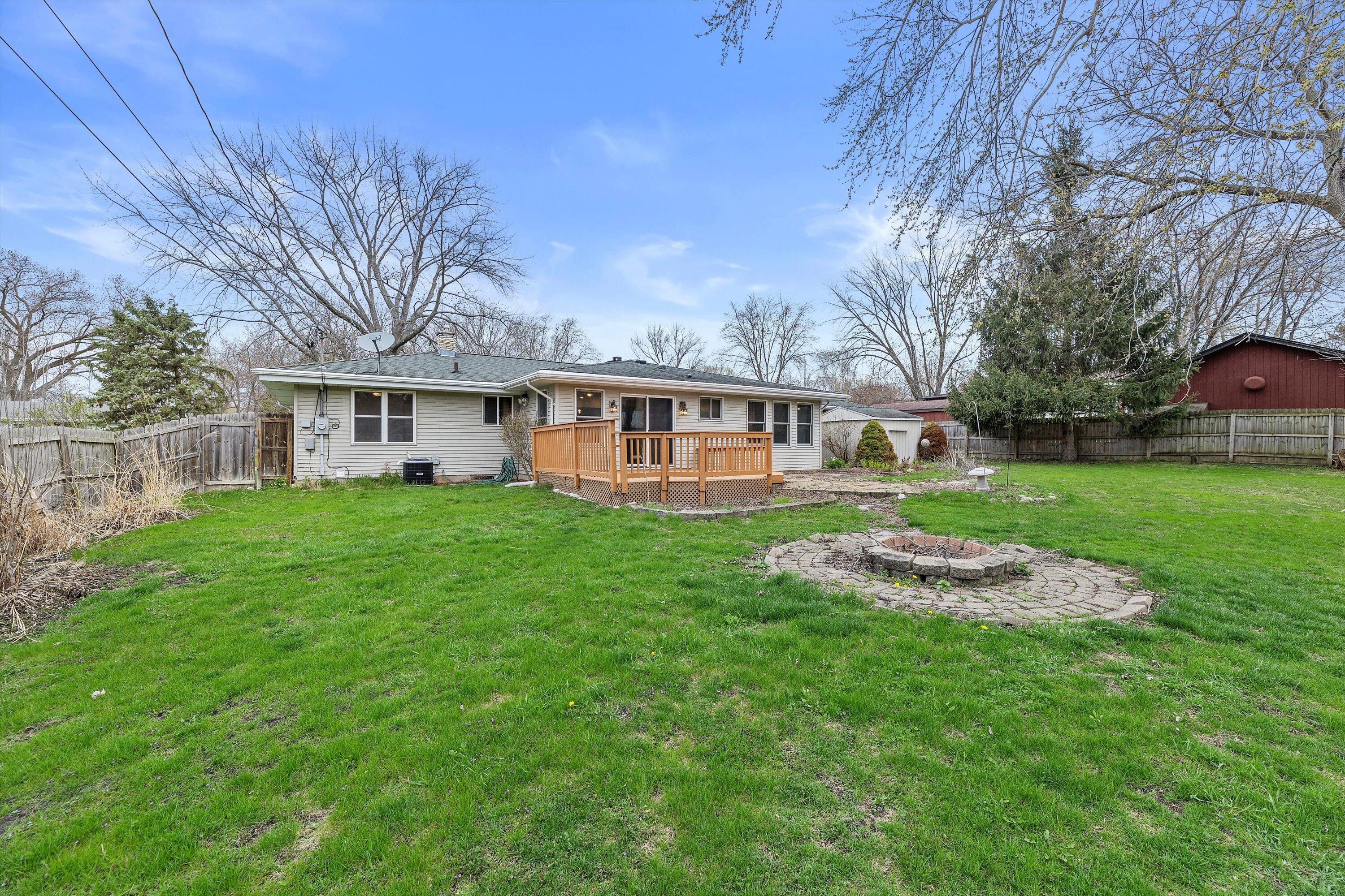 Wisconsin Lake Home for sale (MLS#: 1918719) at 411  Henry St, in Mukwonago, Wisconsin. (21 of 38)