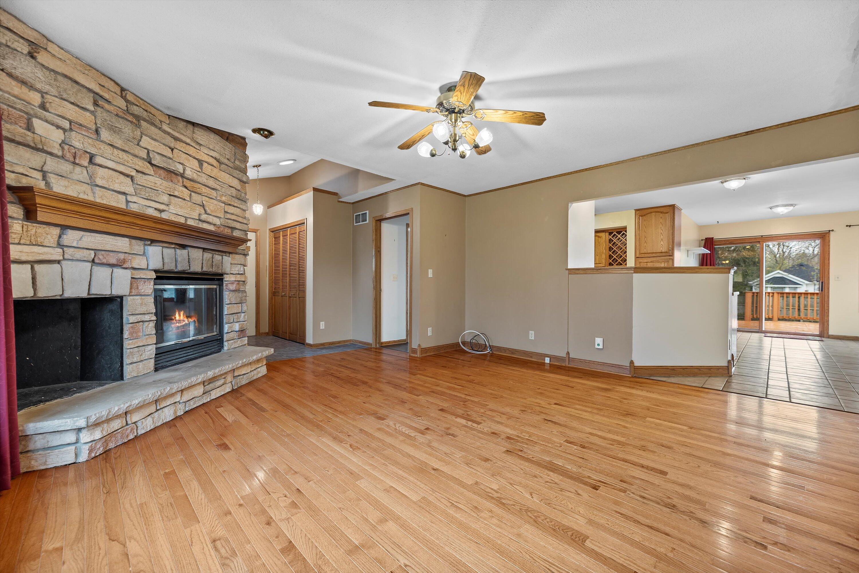 Wisconsin Lake Home for sale (MLS#: 1918719) at 411  Henry St, in Mukwonago, Wisconsin. (4 of 38)