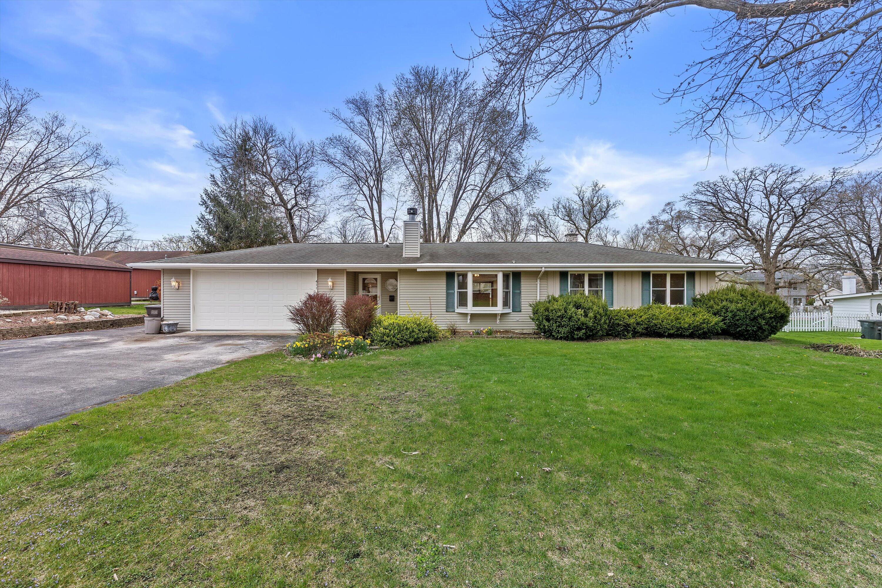 Wisconsin Lake Home for sale (MLS#: 1918719) at 411  Henry St, in Mukwonago, Wisconsin. (33 of 38)