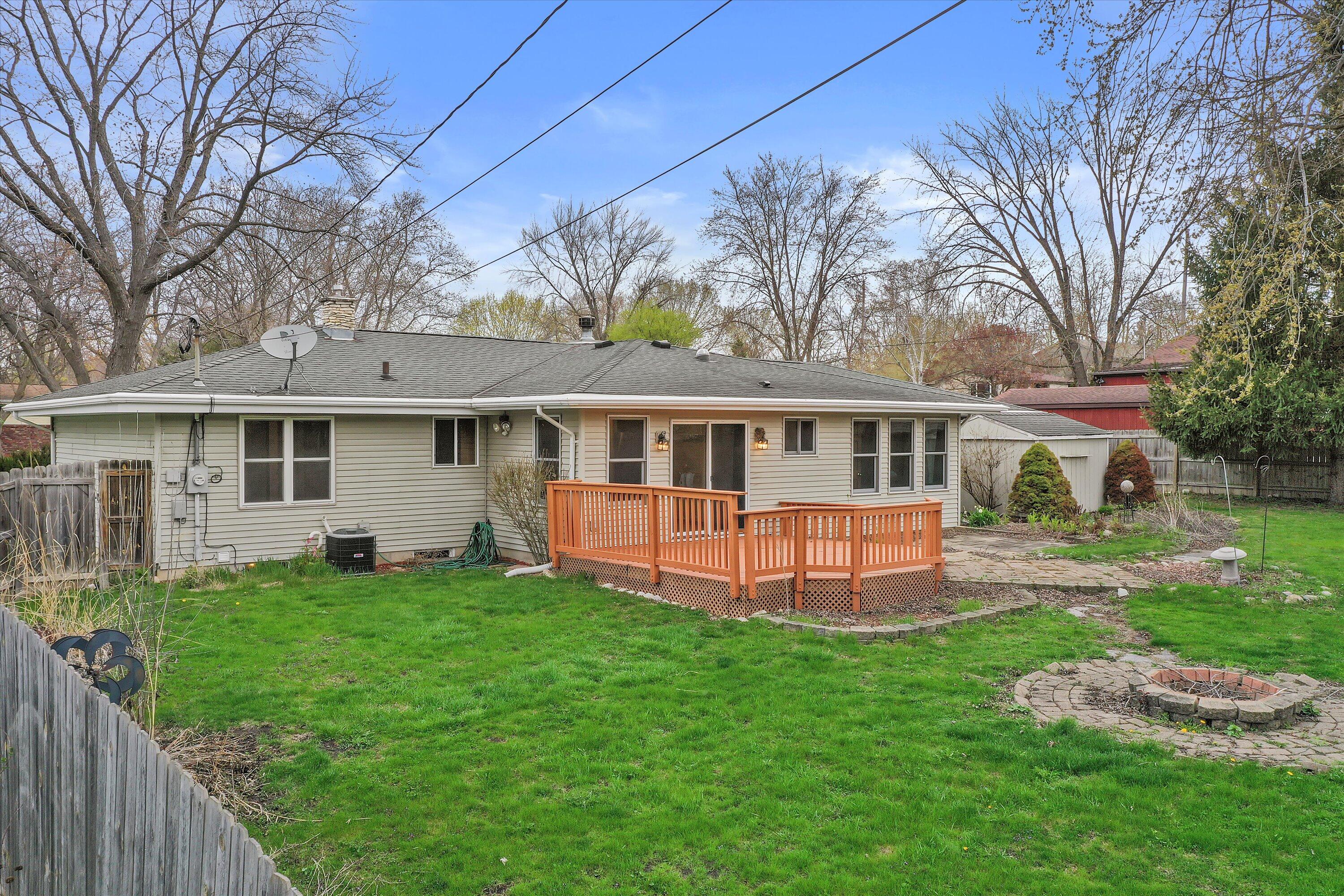 Wisconsin Lake Home for sale (MLS#: 1918719) at 411  Henry St, in Mukwonago, Wisconsin. (36 of 38)