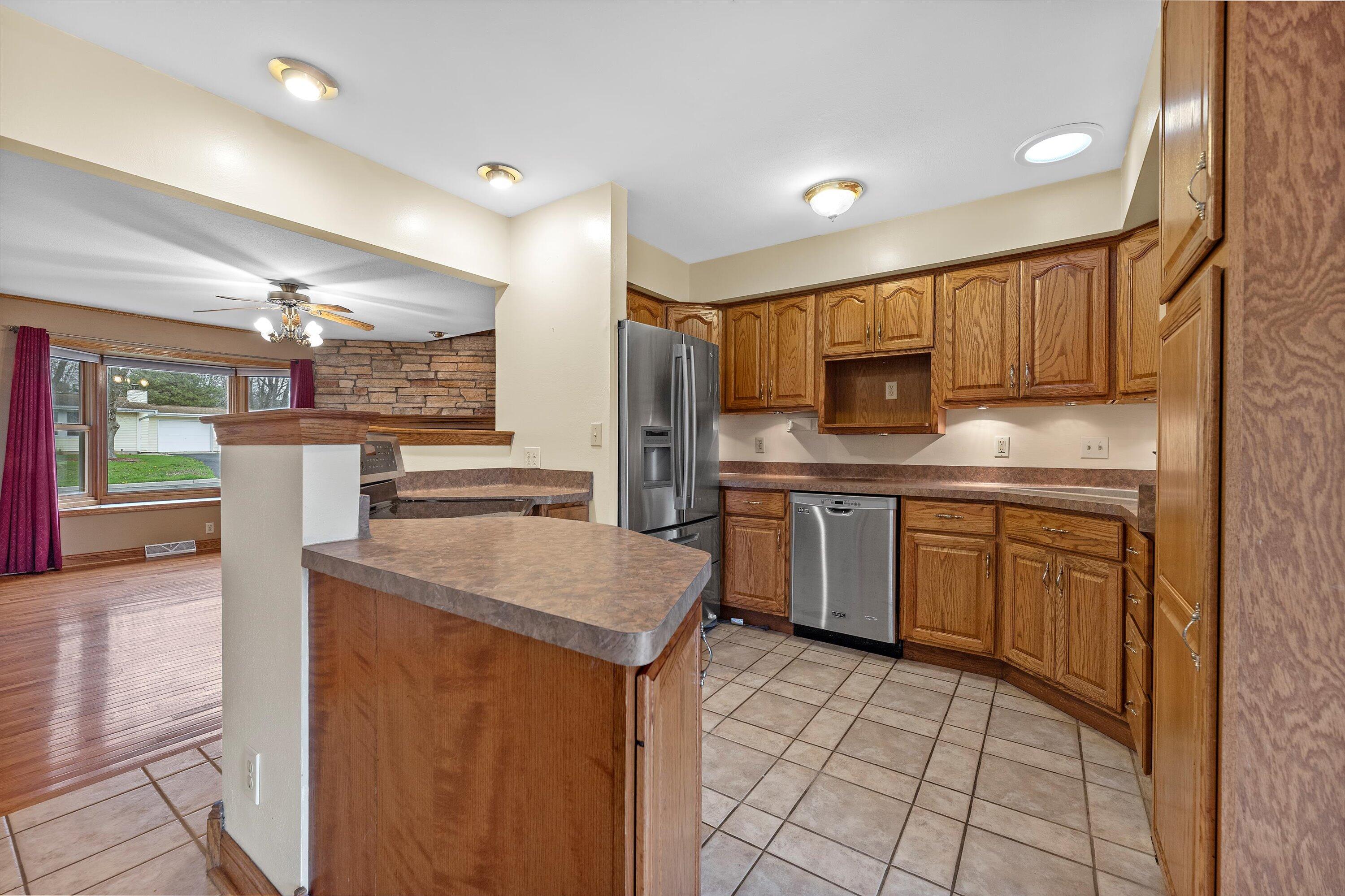 Wisconsin Lake Home for sale (MLS#: 1918719) at 411  Henry St, in Mukwonago, Wisconsin. (5 of 38)