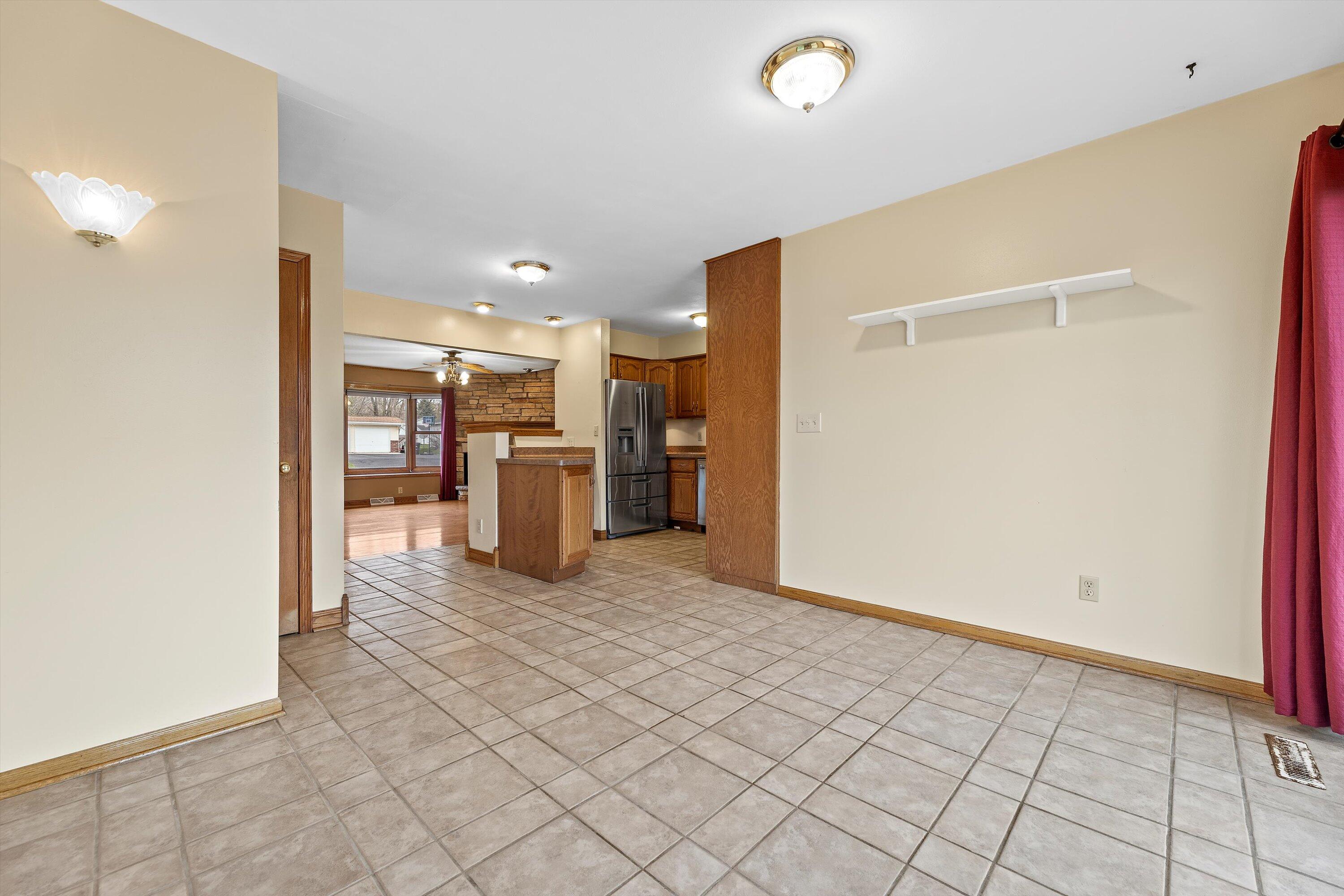 Wisconsin Lake Home for sale (MLS#: 1918719) at 411  Henry St, in Mukwonago, Wisconsin. (10 of 38)