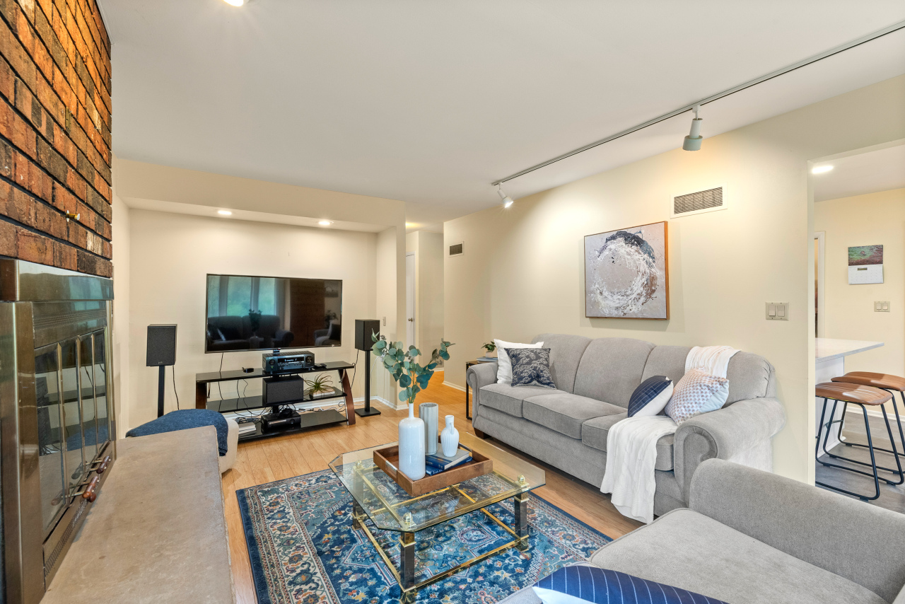 Wisconsin Lake Home for sale (MLS#: 1918836) at 10331 N Flanders Ct, in Mequon, Wisconsin. (17 of 37)