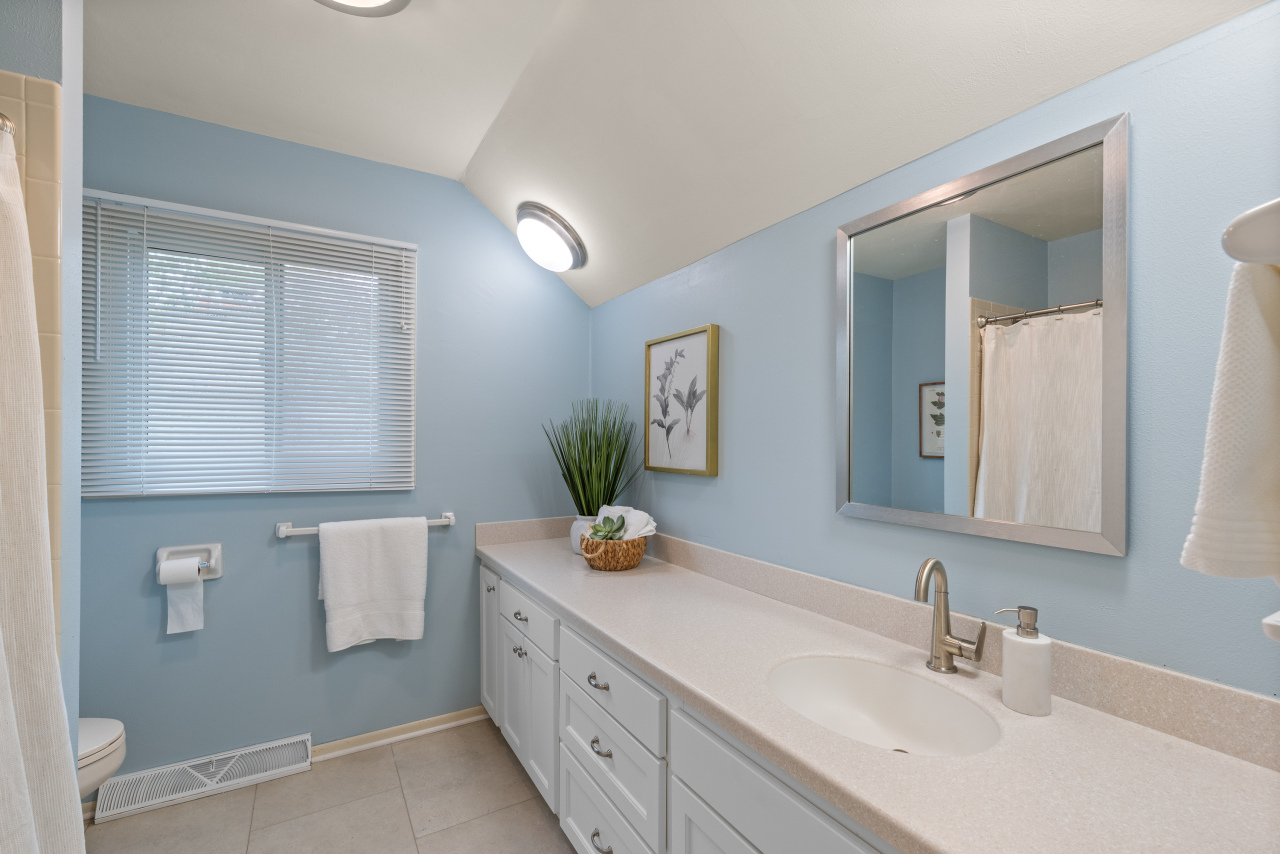 Wisconsin Lake Home for sale (MLS#: 1918836) at 10331 N Flanders Ct, in Mequon, Wisconsin. (27 of 37)