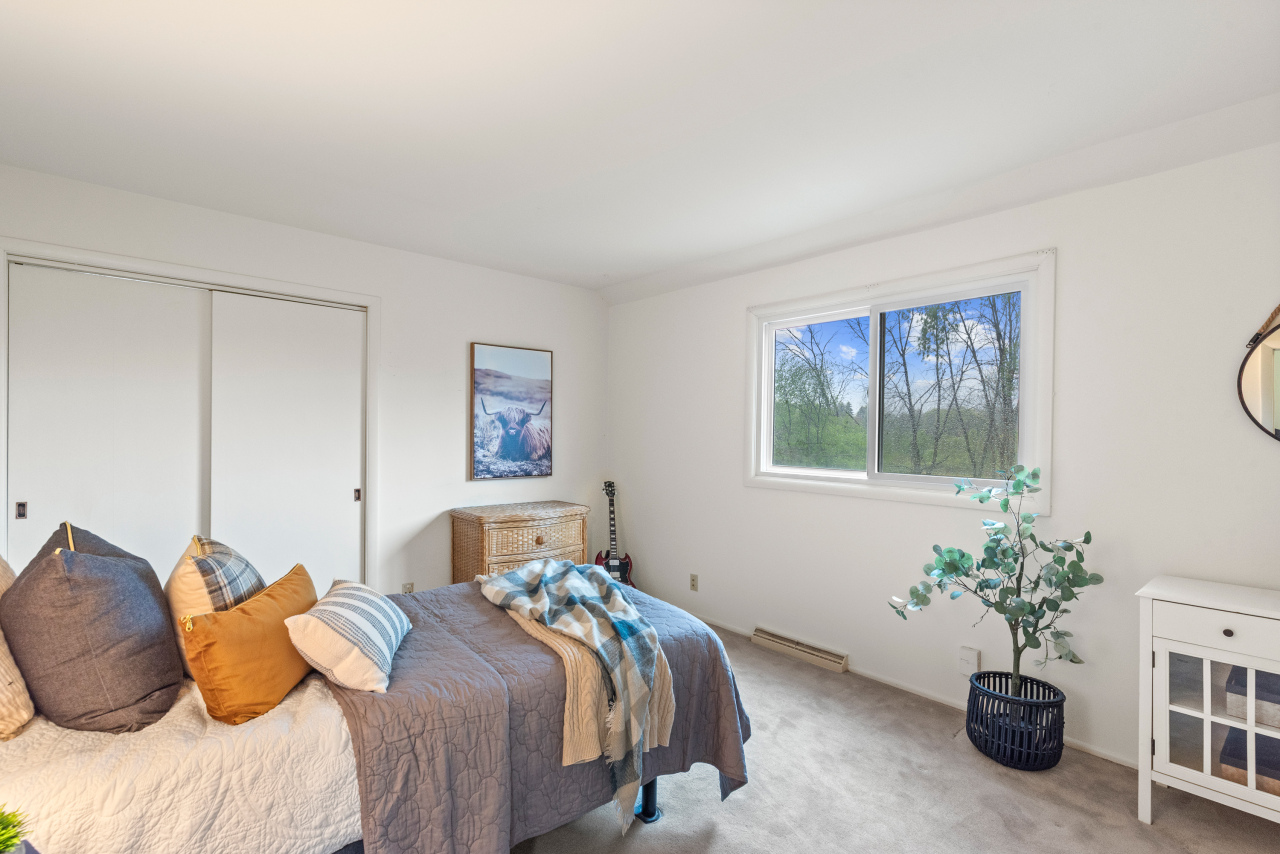 Wisconsin Lake Home for sale (MLS#: 1918836) at 10331 N Flanders Ct, in Mequon, Wisconsin. (28 of 37)